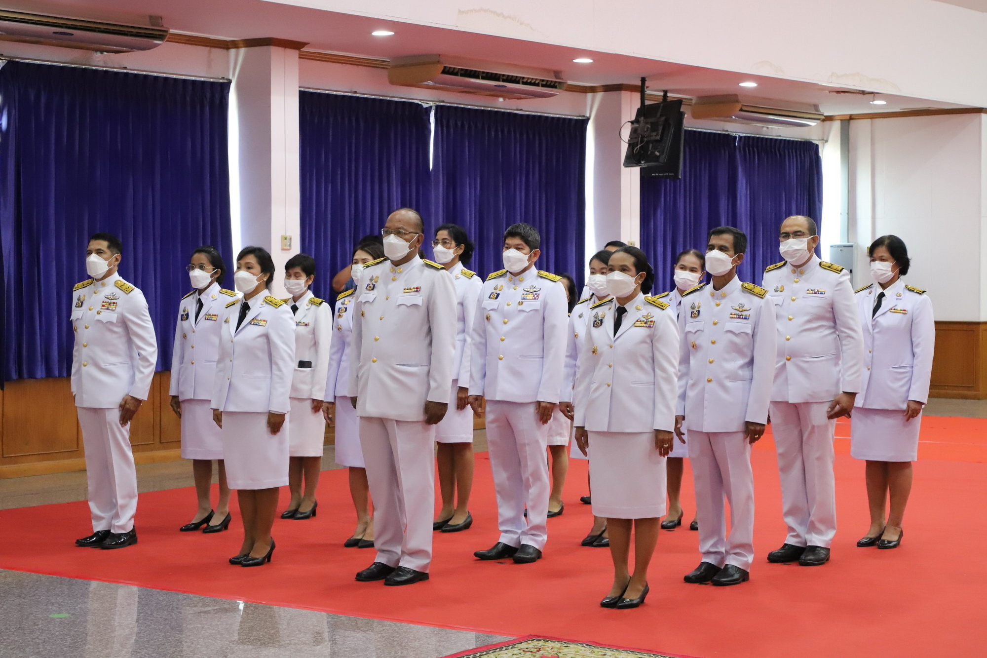 พช.ปทุมธานี “ร่วมพิธีมอบลายผ้าพระราชทาน (ผ้าลายดอกรักราชกัญญา) ด้วยสำนึกในพระกรุณาธิคุณของสมเด็จพระเจ้าลูกเธอ เจ้าฟ้าสิริวัณณวรี นารีรัตนราชกัญญา ในการยกระดับผลิตภัณฑ์ผ้าไทย”