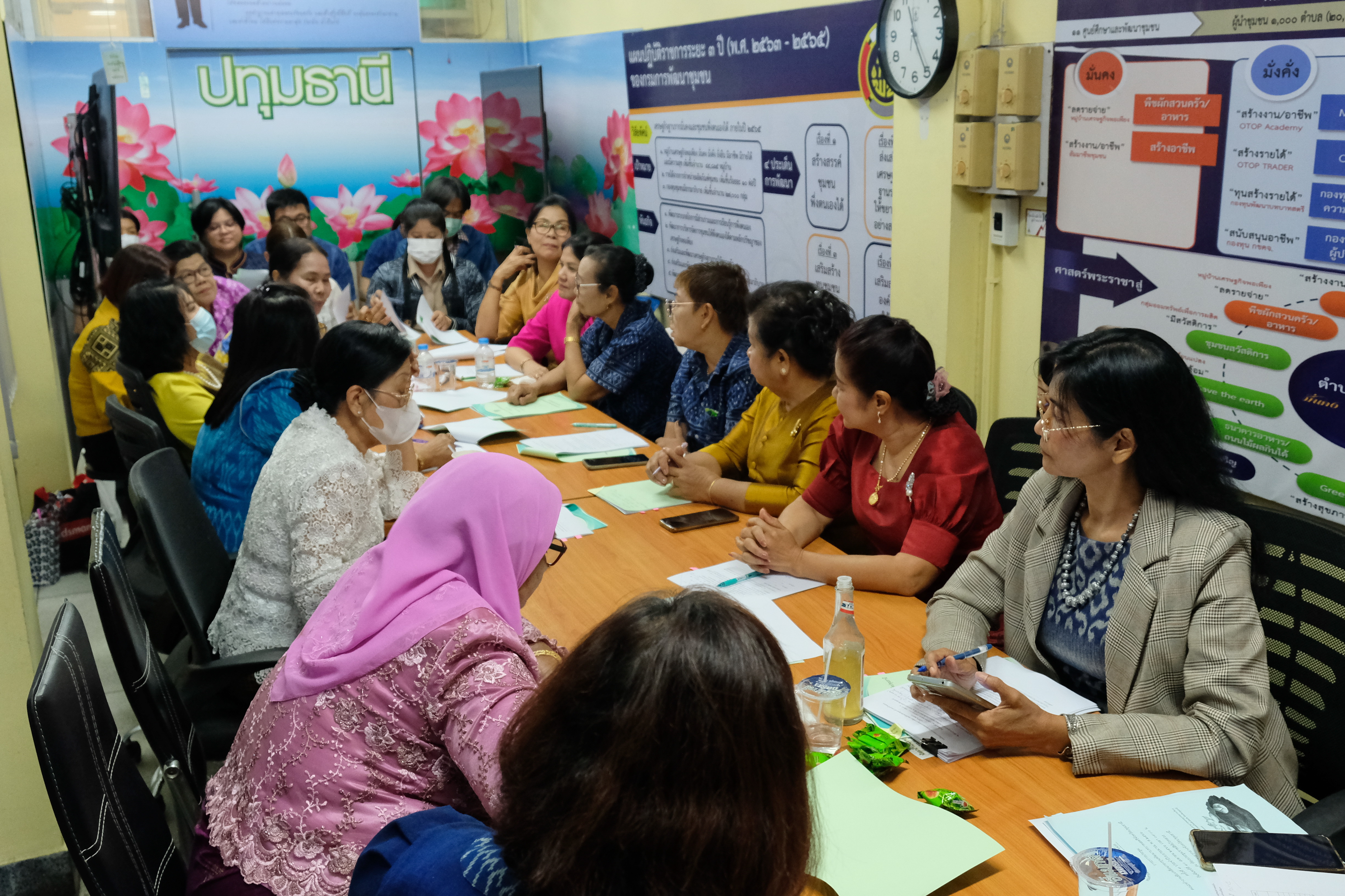 พช.ปทุมธานี “ส่งเสริมพลังสตรีให้ขับเคลื่อนงานพัฒนาชุมชน ประชุมคณะกรรมการพัฒนาสตรีจังหวัดปทุมธานี ครั้งที่ ๒/๒๕๖๖”