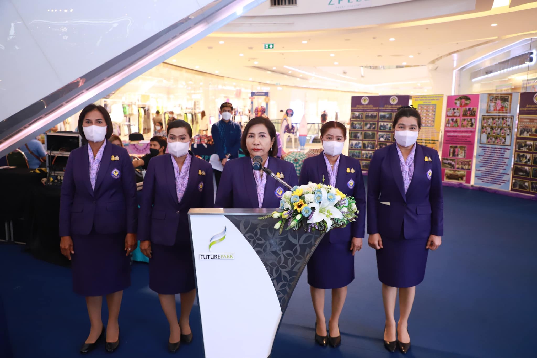 พช.ปทุมธานี “ร่วมพิธีเปิดงานร้อยรักษ์รวมใจ ผู้นำสตรีไทย ครั้งที่ ๑๕”