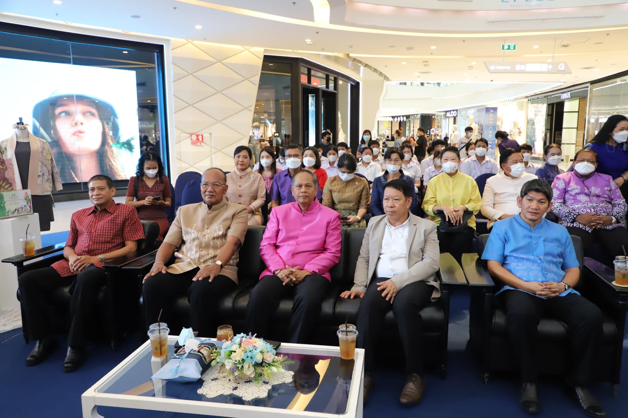 พช.ปทุมธานี “ร่วมพิธีเปิดงานร้อยรักษ์รวมใจ ผู้นำสตรีไทย ครั้งที่ ๑๕”