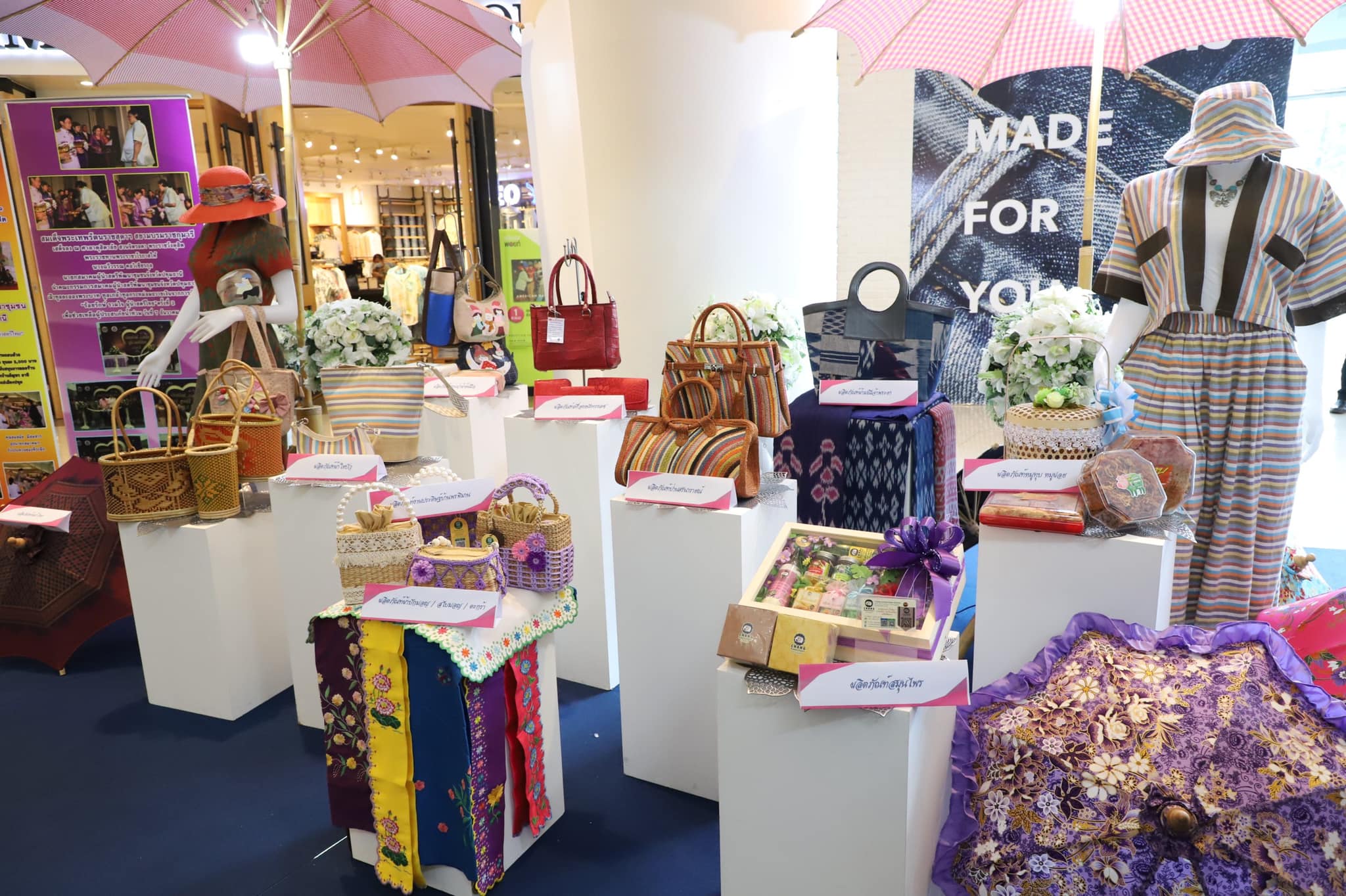 พช.ปทุมธานี “ร่วมพิธีเปิดงานร้อยรักษ์รวมใจ ผู้นำสตรีไทย ครั้งที่ ๑๕”