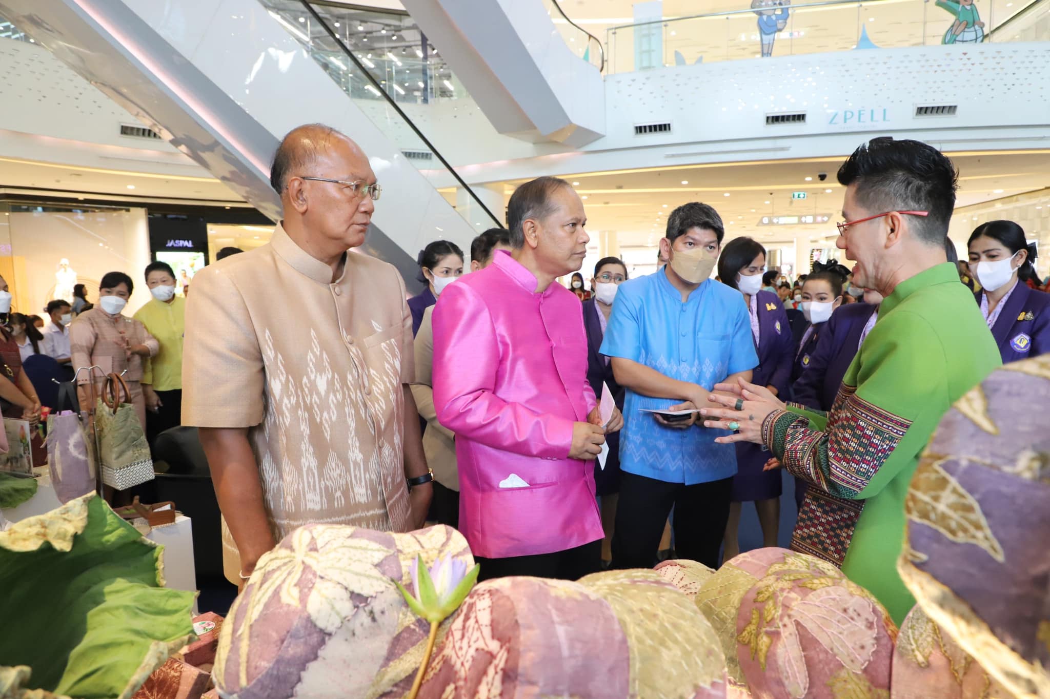 พช.ปทุมธานี “ร่วมพิธีเปิดงานร้อยรักษ์รวมใจ ผู้นำสตรีไทย ครั้งที่ ๑๕”