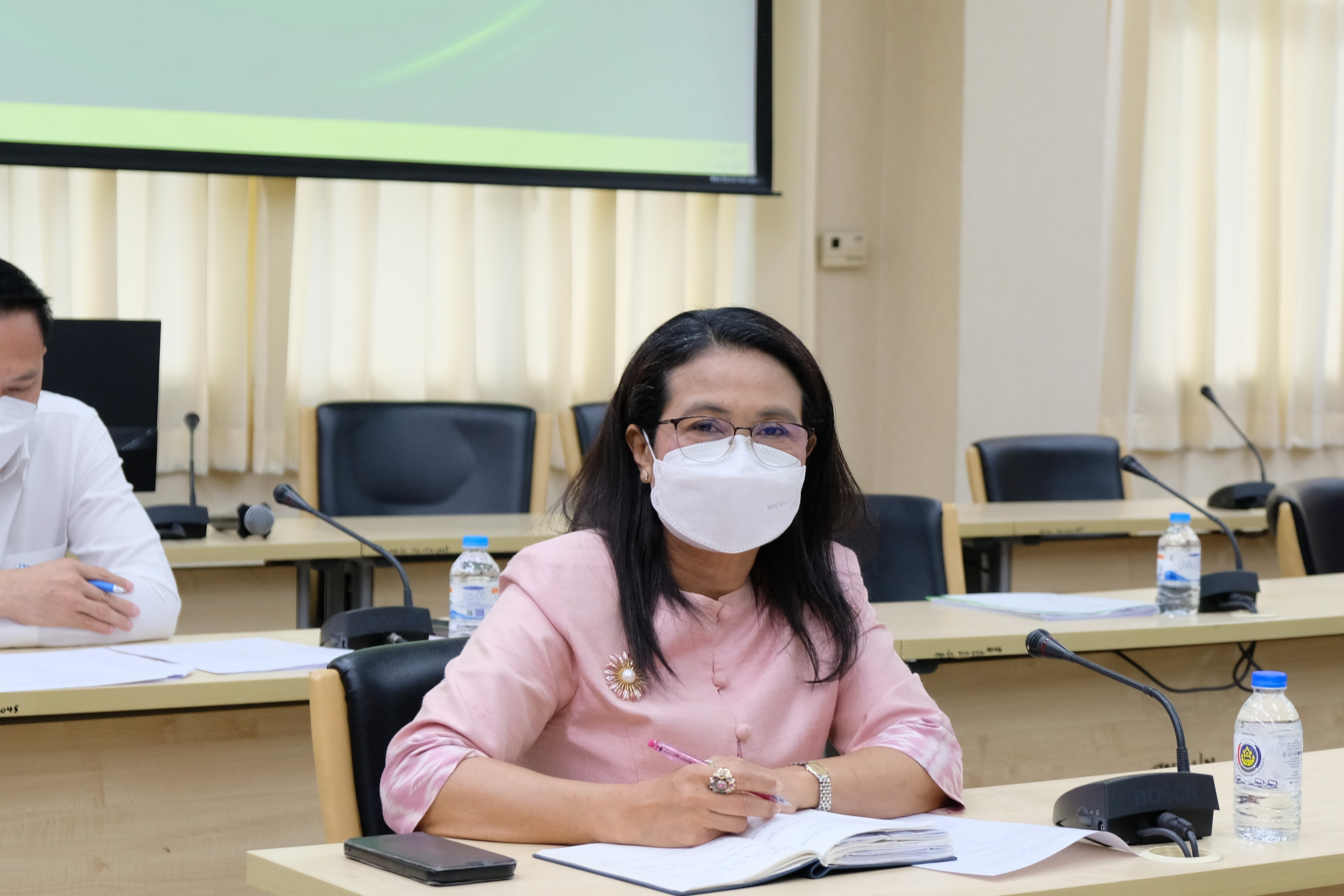 พช.ปทุมธานี “ร่วมประชุมหารือวางแนวทางการขับเคลื่อนการพัฒนาสถานปฏิบัติธรรม สมเด็จพระสังฆราช (อมฺพรมหาเถร)”