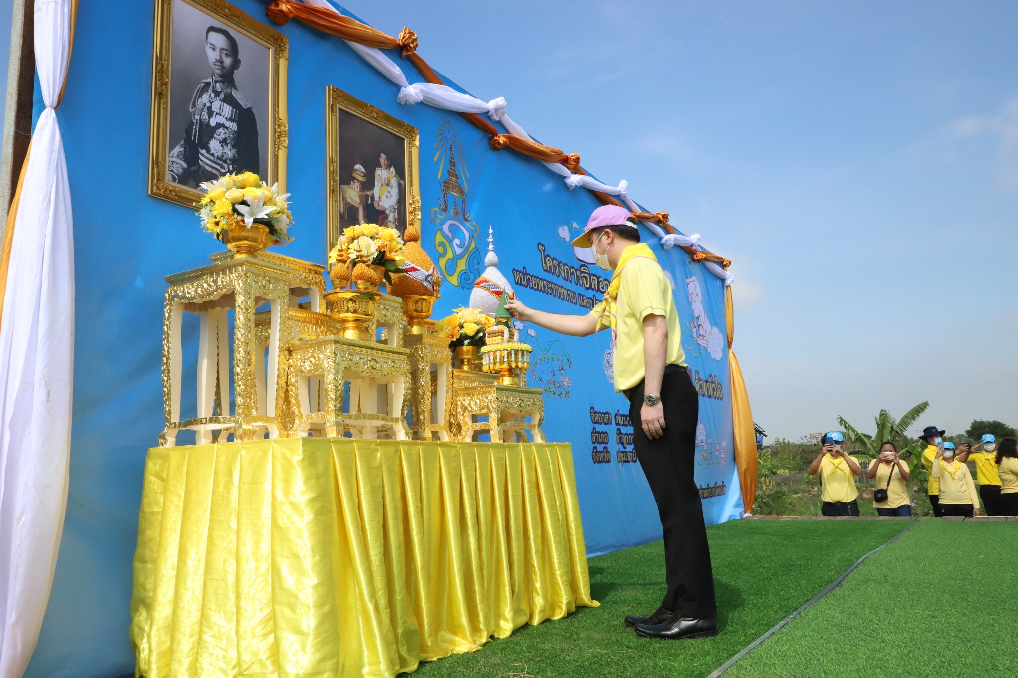 พช.ปทุมธานี “ร่วมกิจกรรมจิตอาสา เราทำความ ดี ด้วยหัวใจ ร่วมกันปลูกต้นไม้ ปรับปรุงภูมิทัศน์ สถานปฏิบัติธรรมสมเด็จพระสังฆราช เนื่องในวันพระบาทสมเด็จพระปกเกล้าเจ้าอยู่หัว”