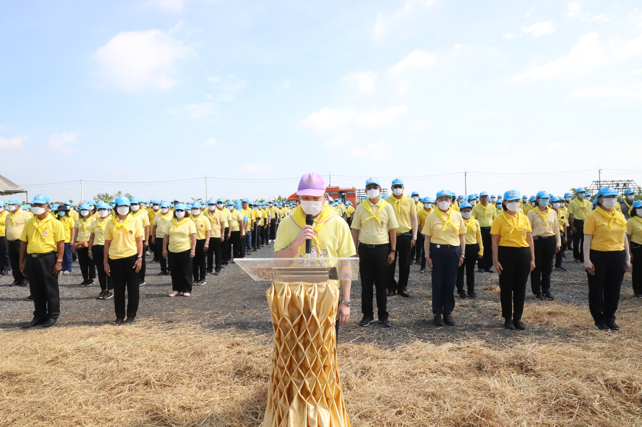 พช.ปทุมธานี “ร่วมกิจกรรมจิตอาสา เราทำความ ดี ด้วยหัวใจ ร่วมกันปลูกต้นไม้ ปรับปรุงภูมิทัศน์ สถานปฏิบัติธรรมสมเด็จพระสังฆราช เนื่องในวันพระบาทสมเด็จพระปกเกล้าเจ้าอยู่หัว”
