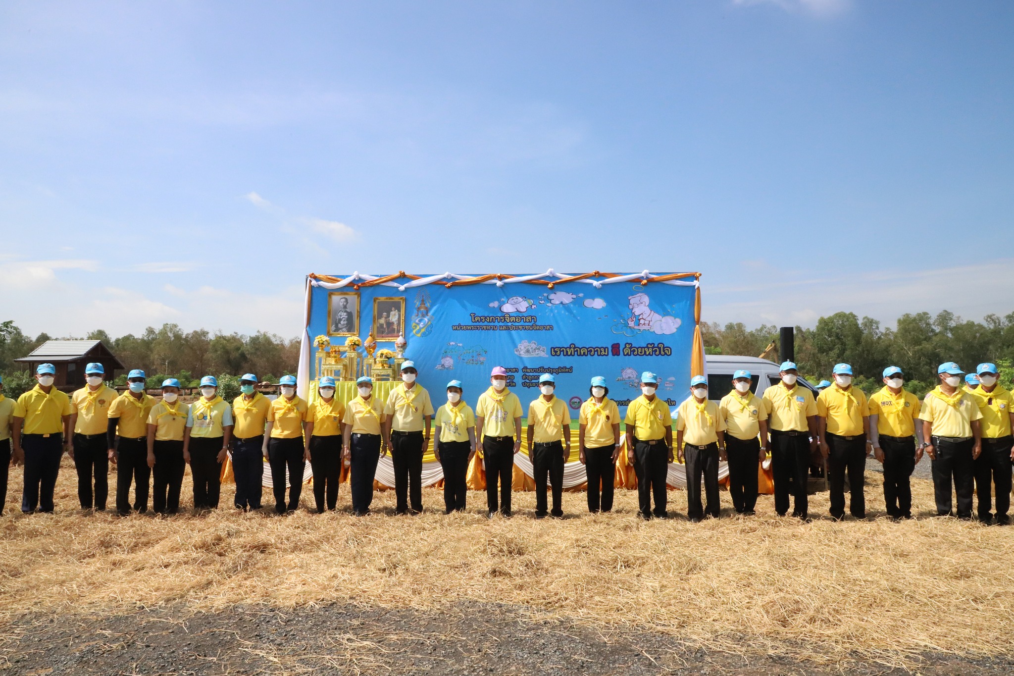 พช.ปทุมธานี “ร่วมกิจกรรมจิตอาสา เราทำความ ดี ด้วยหัวใจ ร่วมกันปลูกต้นไม้ ปรับปรุงภูมิทัศน์ สถานปฏิบัติธรรมสมเด็จพระสังฆราช เนื่องในวันพระบาทสมเด็จพระปกเกล้าเจ้าอยู่หัว”