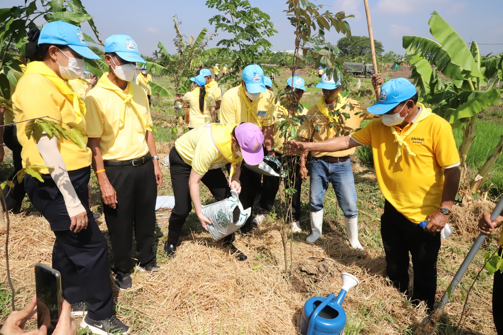 พช.ปทุมธานี “ร่วมกิจกรรมจิตอาสา เราทำความ ดี ด้วยหัวใจ ร่วมกันปลูกต้นไม้ ปรับปรุงภูมิทัศน์ สถานปฏิบัติธรรมสมเด็จพระสังฆราช เนื่องในวันพระบาทสมเด็จพระปกเกล้าเจ้าอยู่หัว”