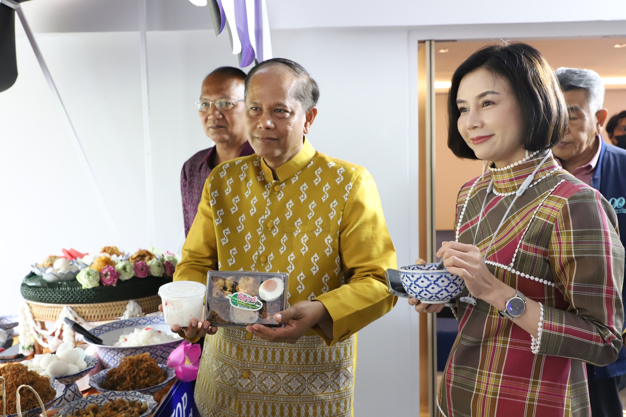 พช.ปทุมธานี “ร่วมงานแถลงข่าว และ MOU โครงการยกระดับผู้ประกอบการ OTOP และผู้ผลิตสินค้าชุมชน สู่ Digital Marketing”