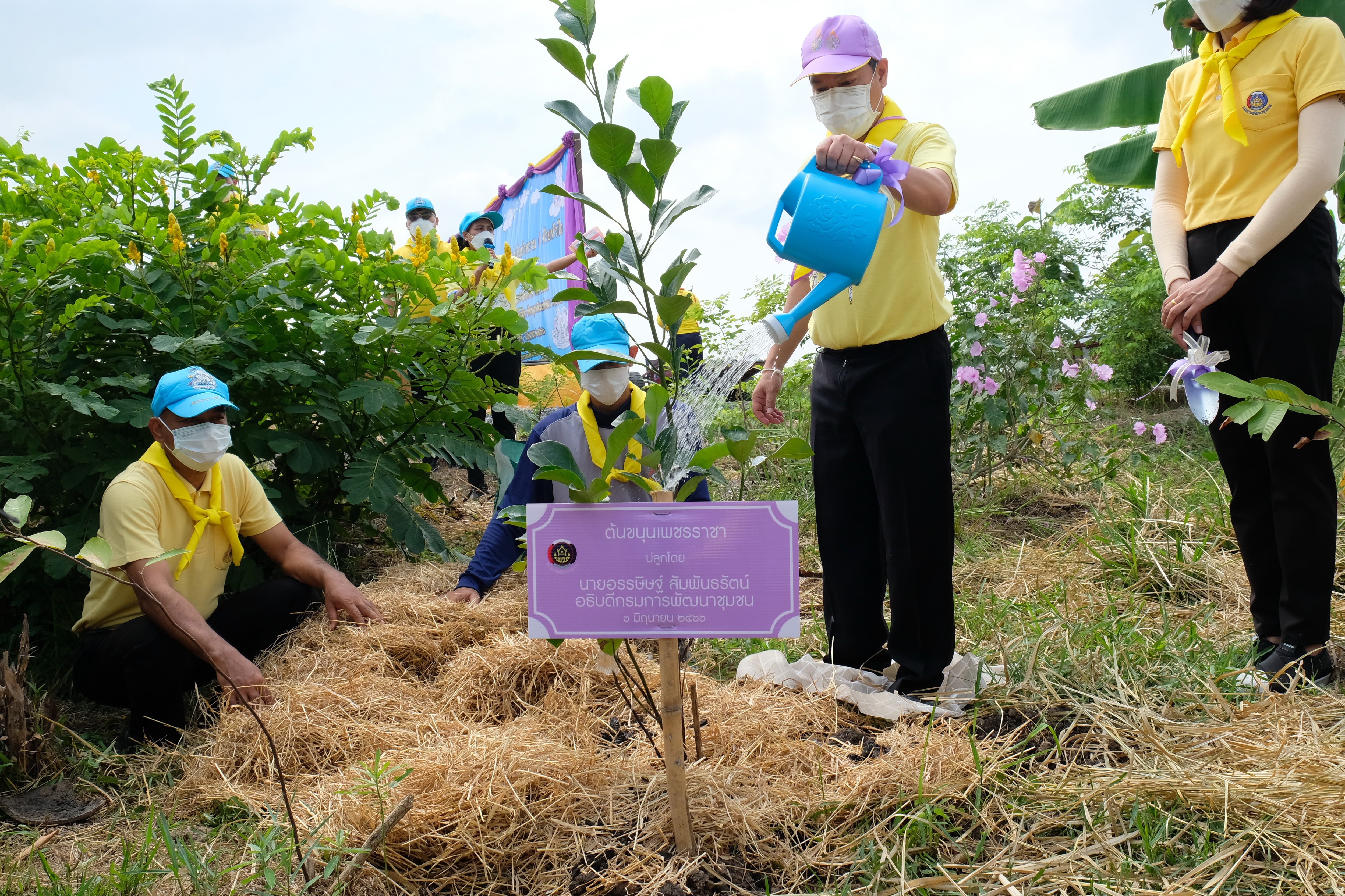 พช.ปทุมธานี “รวมพลังจิตอาสา มุ่งมั่นทำความดี ด้วยหัวใจ ปลูกต้นไม้เพื่อชาติ เนื่องในวันต้นไม้ประจำปีของชาติ พ.ศ. ๒๕๖๖ เฉลิมพระเกียรติ สมเด็จพระนางเจ้าสุทิดา พัชสุธาพิมลลักษณ พระบรมราชินี”