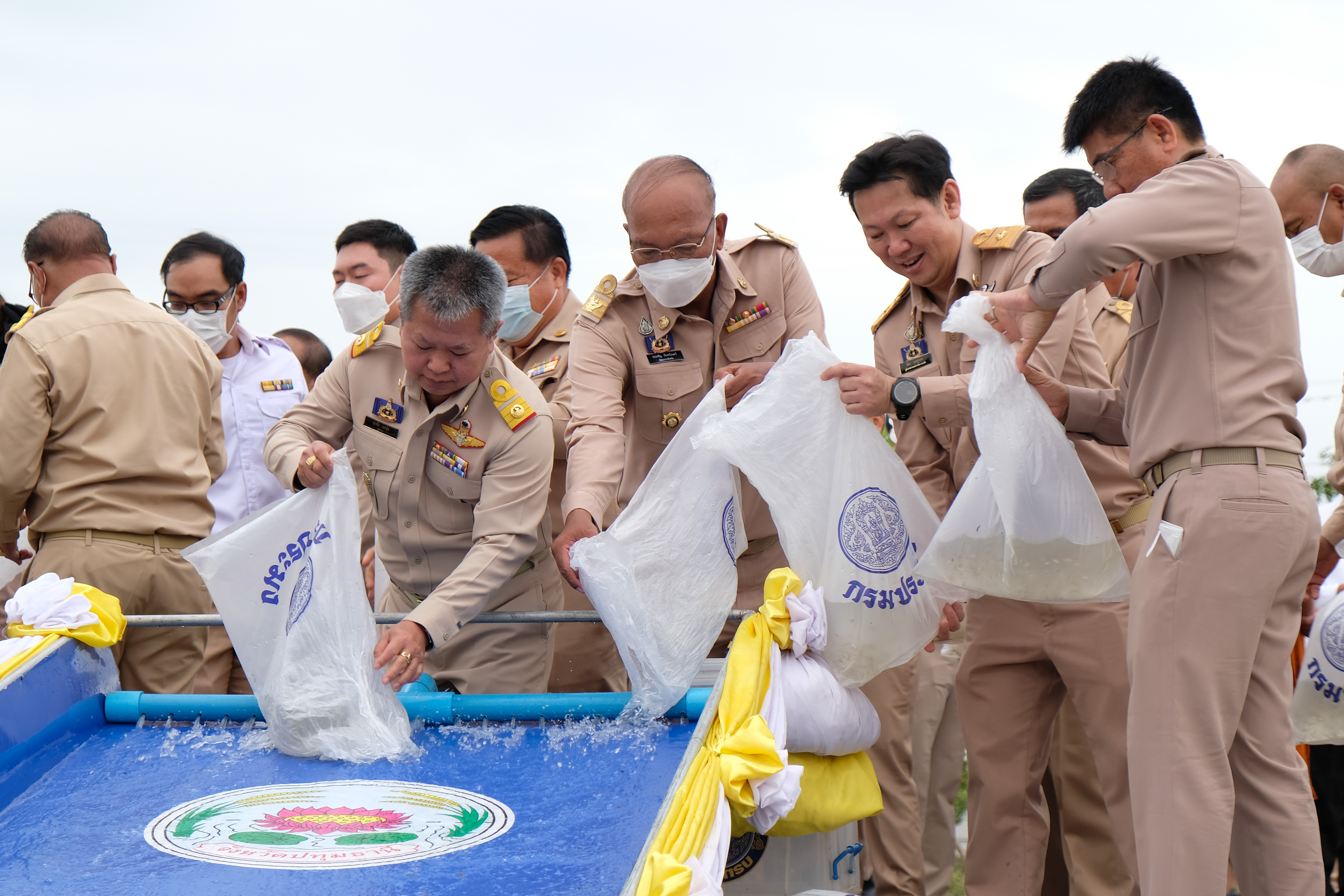 พช.ปทุมธานี “ร่วมพิธีปล่อยพันธุ์ปลาน้ำจืดเพื่อถวายเป็นพระกุศลแด่สมเด็จพระอริยวงศาคตญาณ สมเด็จพระสังฆราช สกลมหาสังฆปริณายก เนื่องในโอกาสฉลองพระชนมายุ ๘ รอบ วันที่ ๒๖ มิถุนายน ๒๕๖๖”