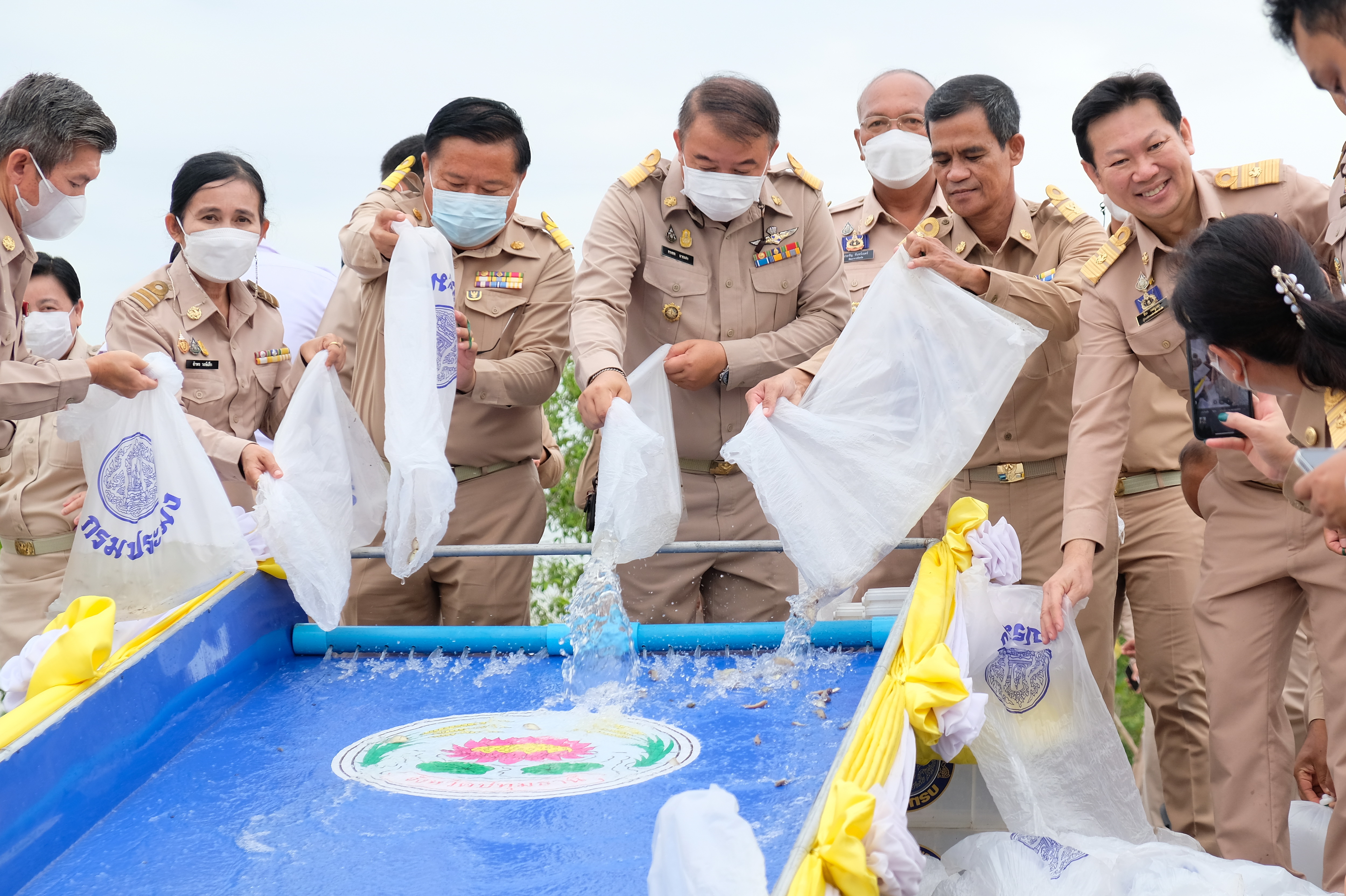 พช.ปทุมธานี “ร่วมพิธีปล่อยพันธุ์ปลาน้ำจืดเพื่อถวายเป็นพระกุศลแด่สมเด็จพระอริยวงศาคตญาณ สมเด็จพระสังฆราช สกลมหาสังฆปริณายก เนื่องในโอกาสฉลองพระชนมายุ ๘ รอบ วันที่ ๒๖ มิถุนายน ๒๕๖๖”
