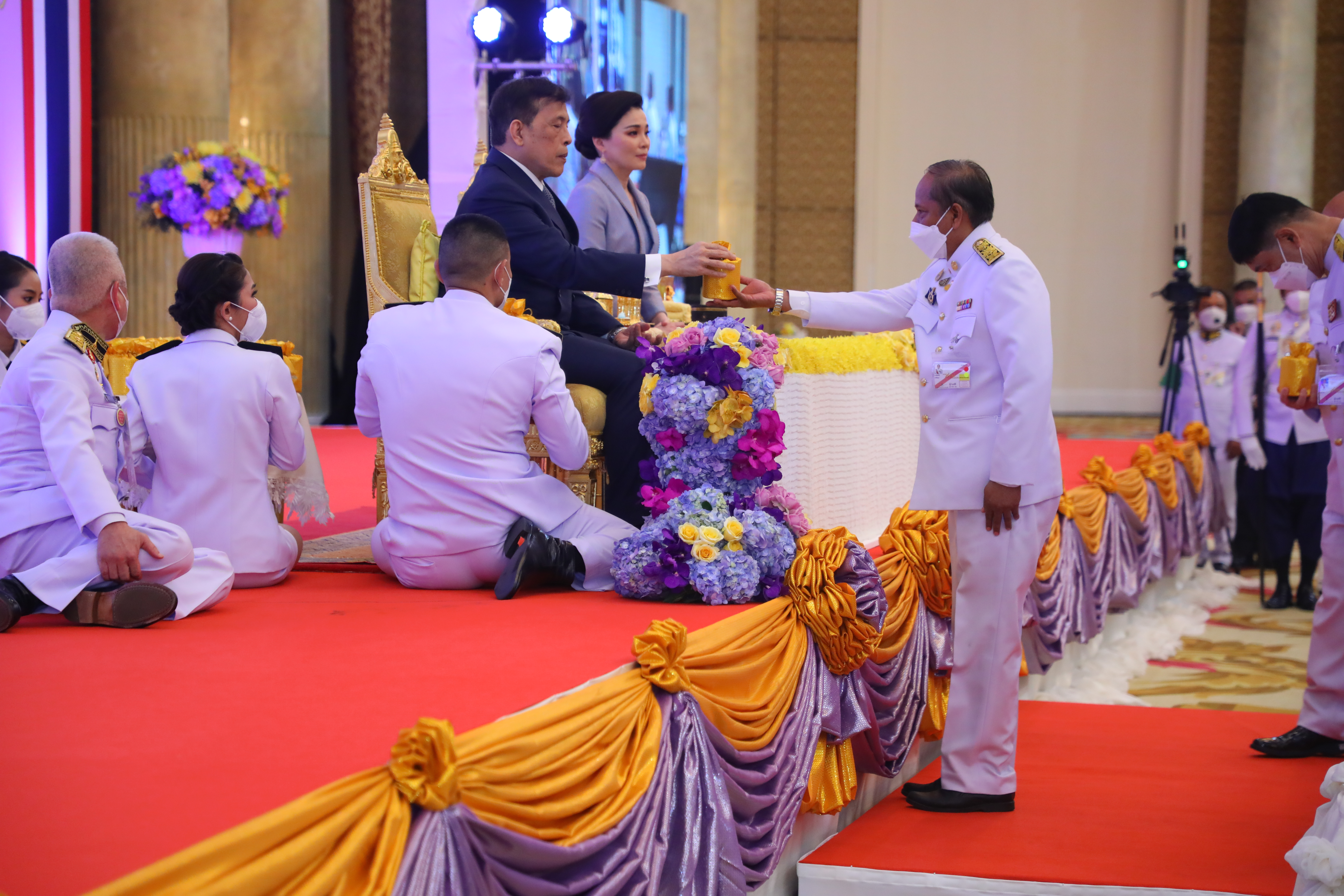 พระบาทสมเด็จพระเจ้าอยู่หัว และสมเด็จพระนางเจ้า ฯ พระบรมราชินี เสด็จพระราชดำเนินไปทรงเป็นองค์ประธาน งานมหกรรมกองทุนแม่ของแผ่นดิน ประจำปี ๒๕๖๖