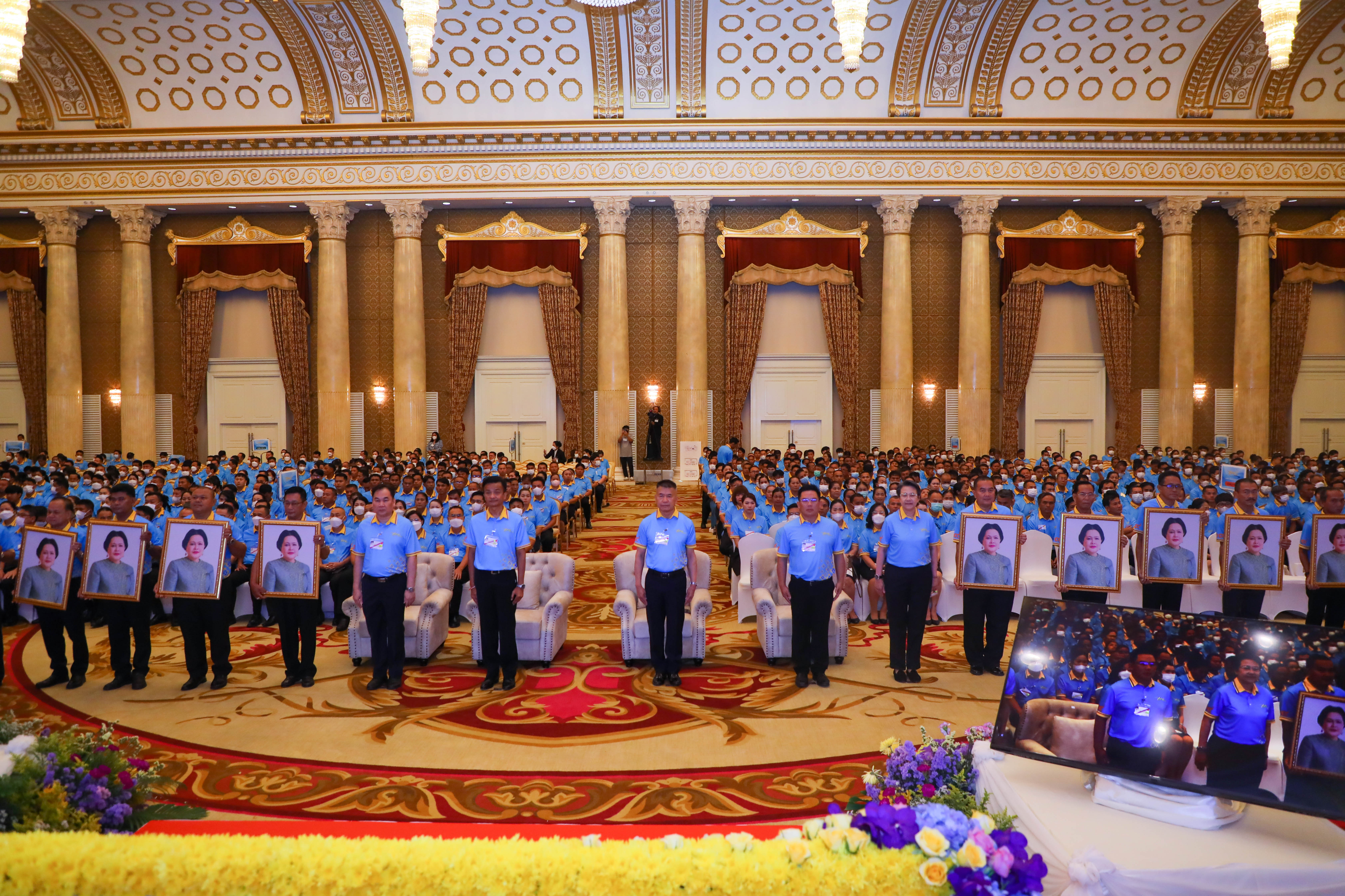 พระบาทสมเด็จพระเจ้าอยู่หัว และสมเด็จพระนางเจ้า ฯ พระบรมราชินี เสด็จพระราชดำเนินไปทรงเป็นองค์ประธาน งานมหกรรมกองทุนแม่ของแผ่นดิน ประจำปี ๒๕๖๖