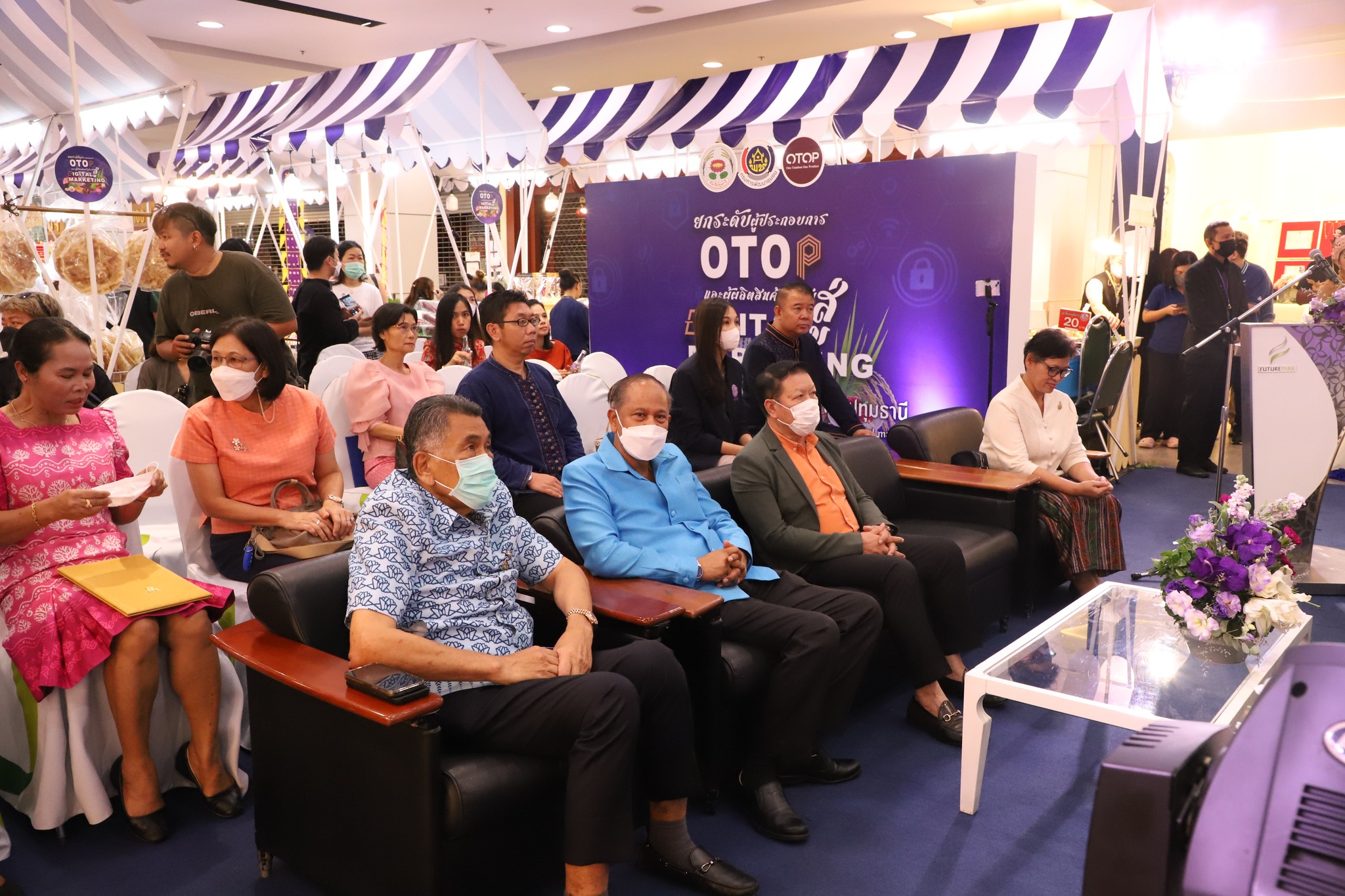 พช.ปทุมธานี “ส่งเสริมการพัฒนาเศรษฐกิจฐานราก ดำเนินโครงการยกระดับผู้ประกอบการ OTOP และผู้ผลิตสินค้าชุมชน สู่ Digital Marketing”