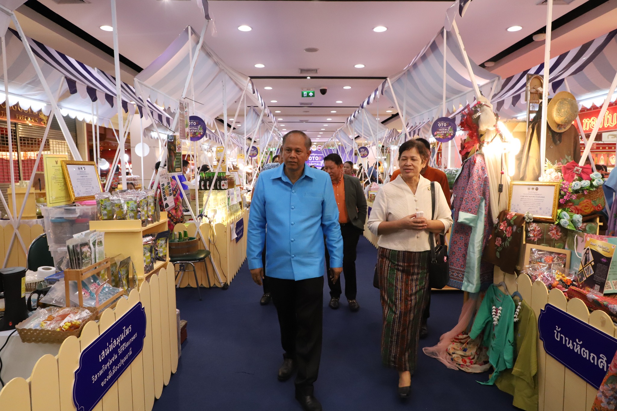 พช.ปทุมธานี “ส่งเสริมการพัฒนาเศรษฐกิจฐานราก ดำเนินโครงการยกระดับผู้ประกอบการ OTOP และผู้ผลิตสินค้าชุมชน สู่ Digital Marketing”