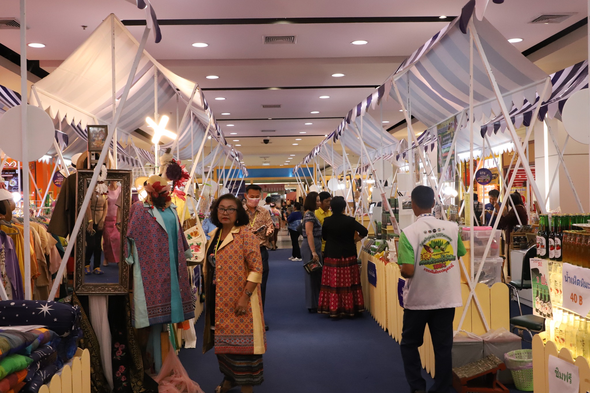 พช.ปทุมธานี “ส่งเสริมการพัฒนาเศรษฐกิจฐานราก ดำเนินโครงการยกระดับผู้ประกอบการ OTOP และผู้ผลิตสินค้าชุมชน สู่ Digital Marketing”