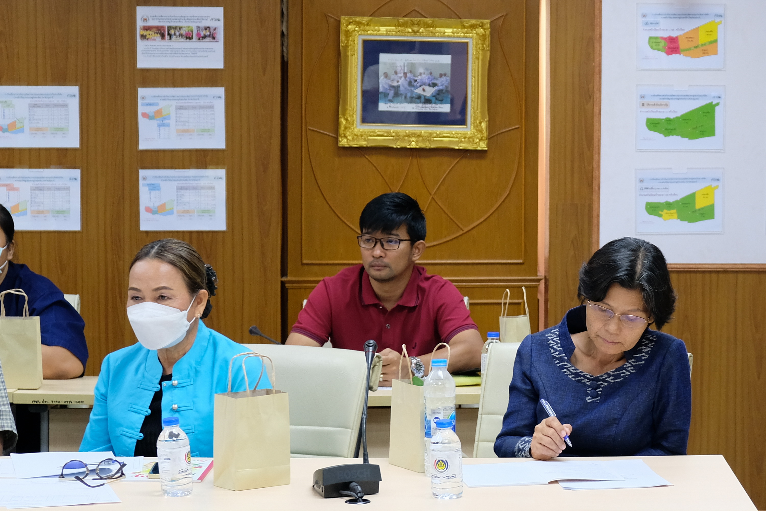 พช.ปทุมธานี “ส่งเสริมและพัฒนาทุนชุมชน ดำเนินโครงการประชุมเชิงปฏิบัติการส่งเสริมศักยภาพเครือข่ายกลุ่มออมทรัพย์เพื่อการผลิตระดับจังหวัด”