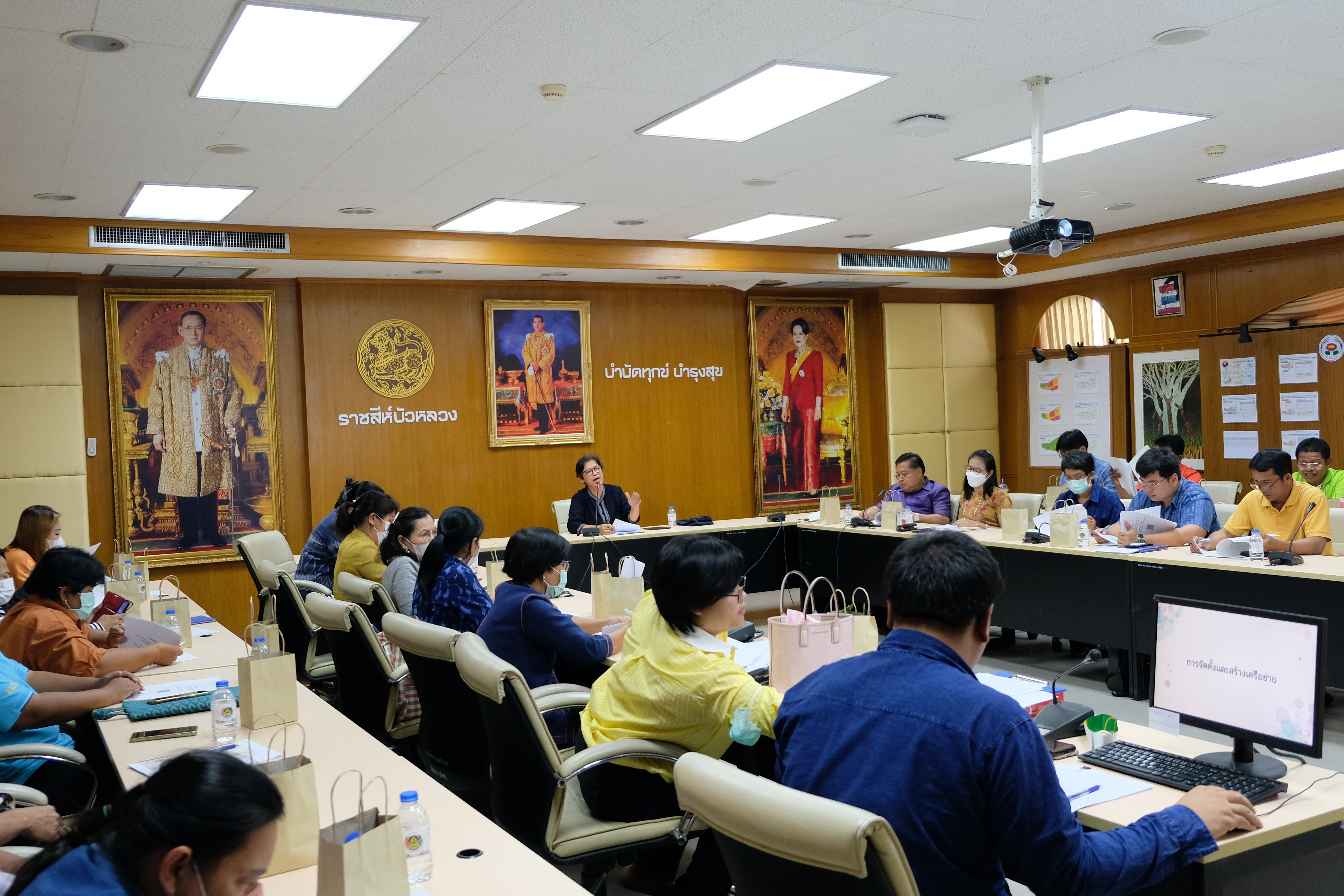 พช.ปทุมธานี “ส่งเสริมและพัฒนาทุนชุมชน ดำเนินโครงการประชุมเชิงปฏิบัติการส่งเสริมศักยภาพเครือข่ายกลุ่มออมทรัพย์เพื่อการผลิตระดับจังหวัด”