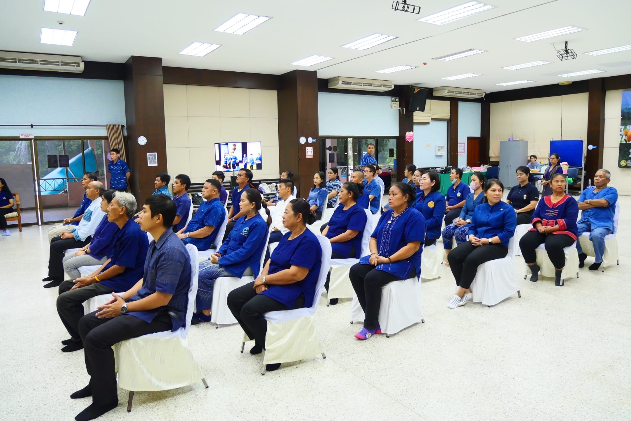 พช.ปทุมธานี “รองผู้ว่าฯ ปทุมธานี เป็นประธานปิดโครงการอบรมวิทยากรครูพาทำ (ครู ก.) โคก หนอง นา สัปปายะและรมณียสถาน จังหวัดปทุมธานี”