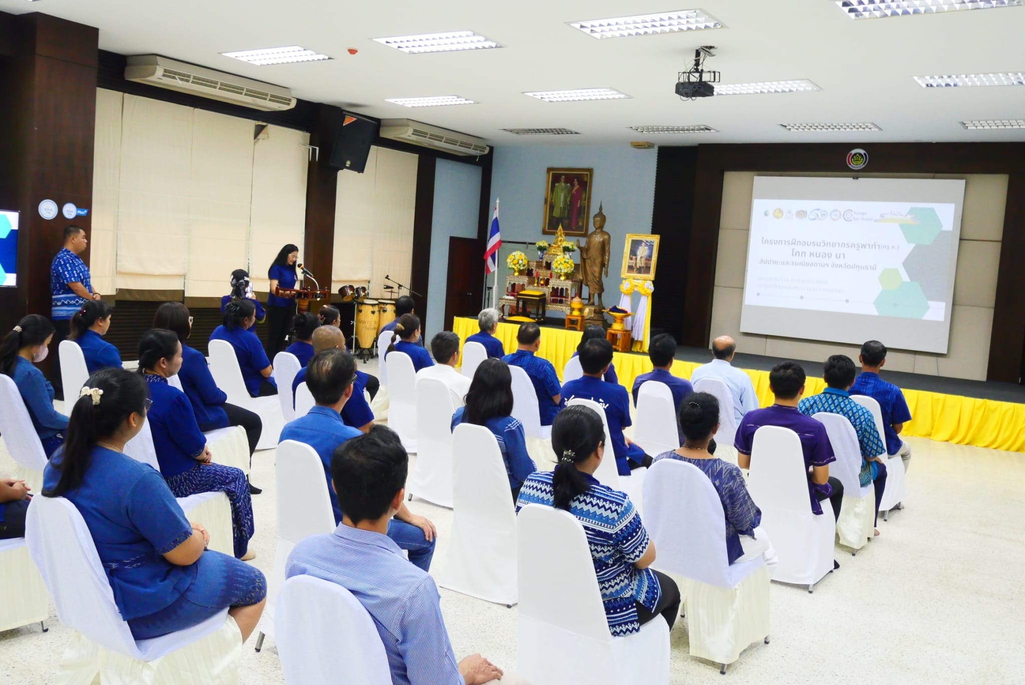 พช.ปทุมธานี “รองผู้ว่าฯ ปทุมธานี เป็นประธานปิดโครงการอบรมวิทยากรครูพาทำ (ครู ก.) โคก หนอง นา สัปปายะและรมณียสถาน จังหวัดปทุมธานี”