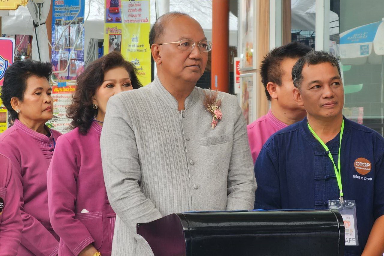 พช.ปทุมธานี “รองผู้ว่าฯ ปทุมธานี เป็นประธานพิธีเปิดงาน มหกรรม OTOP ปทุมธานีสานสัมพันธ์พระนครศรีอยุธยา”