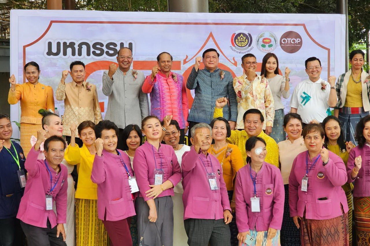 พช.ปทุมธานี “รองผู้ว่าฯ ปทุมธานี เป็นประธานพิธีเปิดงาน มหกรรม OTOP ปทุมธานีสานสัมพันธ์พระนครศรีอยุธยา”