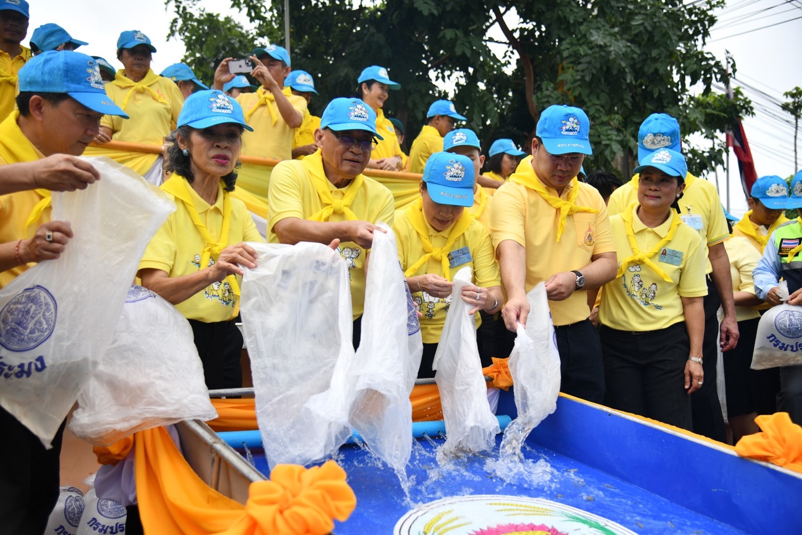 พช.ปทุมธานี “ร่วมกิจกรรมจิตอาสา : เราทำความ ดี ด้วยหัวใจ : เนื่องใน วันนวมินทรมหาราช”