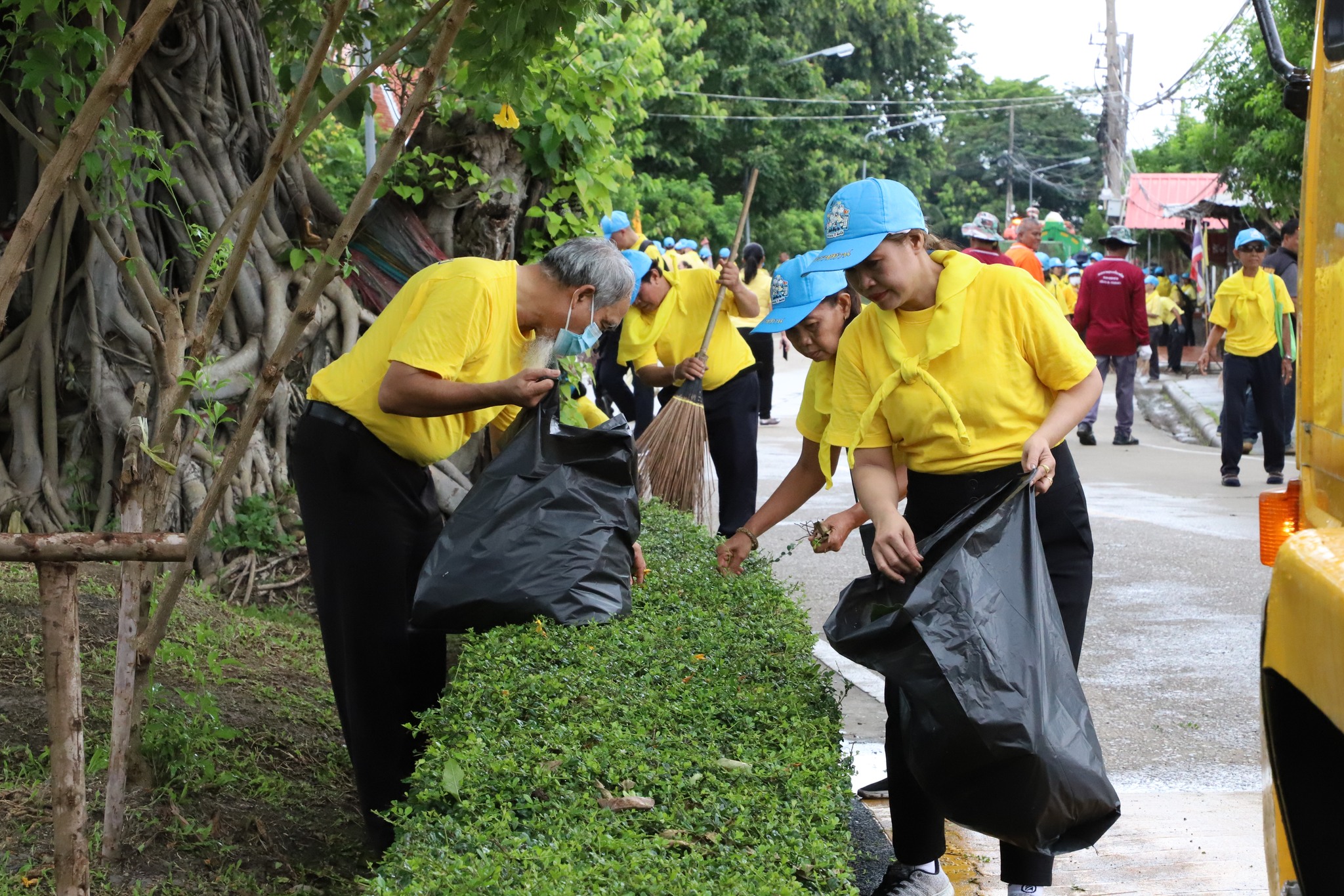 พช.ปทุมธานี “ร่วมกิจกรรมจิตอาสา : เราทำความ ดี ด้วยหัวใจ : เนื่องใน วันนวมินทรมหาราช”