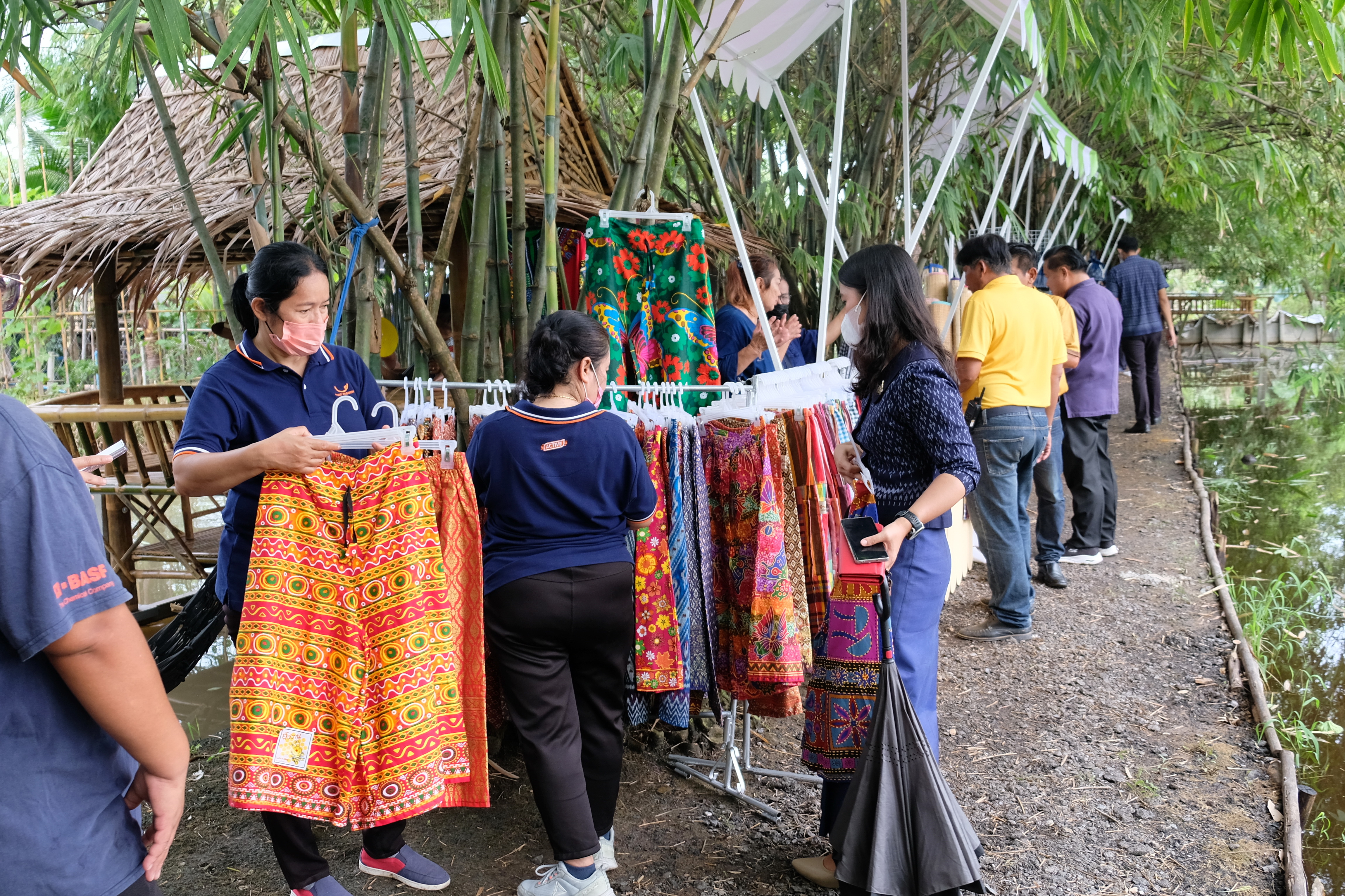 พช.ปทุมธานี “ขับเคลื่อนนโยบาย มท.๑ ส่งเสริมเศรฐกิจฐานราก การผลิต การตลาด และการจำหน่าย”
