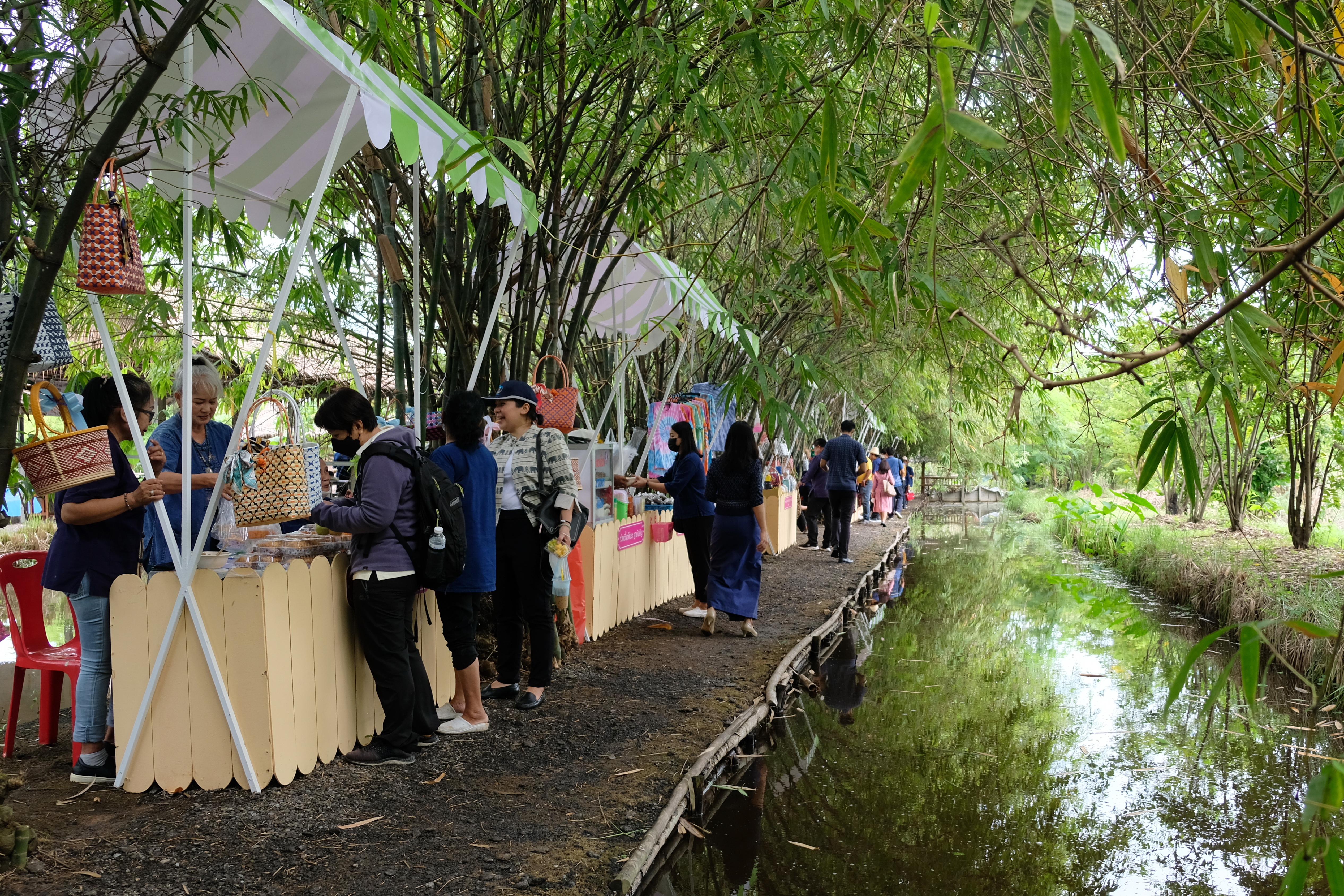 พช.ปทุมธานี “ขับเคลื่อนนโยบาย มท.๑ ส่งเสริมเศรฐกิจฐานราก การผลิต การตลาด และการจำหน่าย”