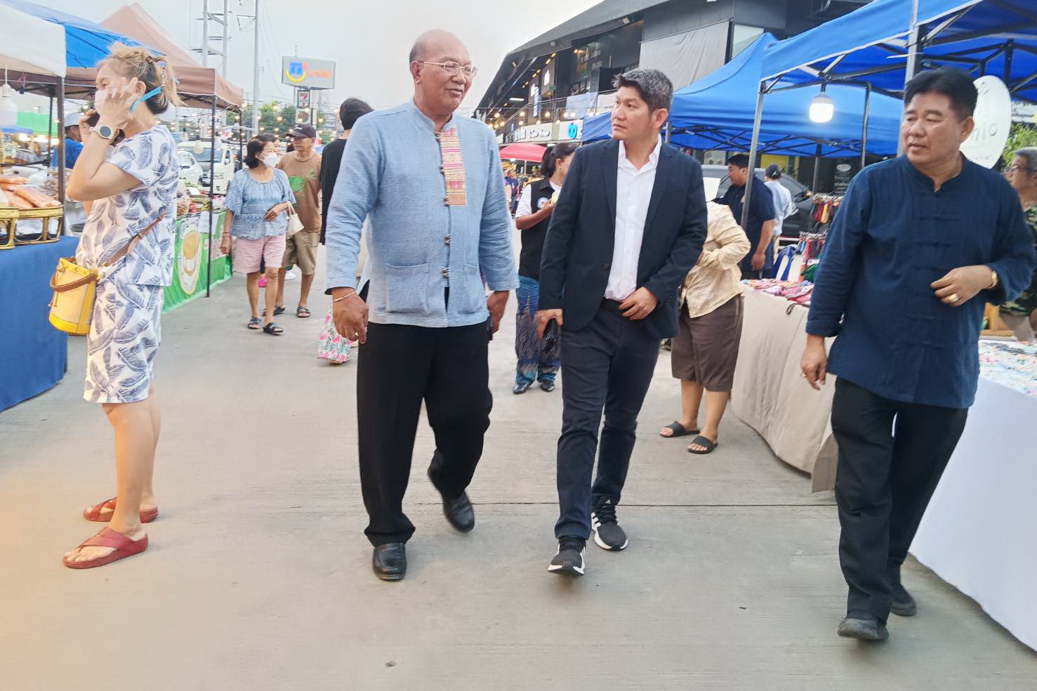 พช.ปทุมธานี “ขับเคลื่อนนโยบายสำคัญของกระทรวงมหาดไทย เพิ่มช่องทางตลาด และการจำหน่ายให้ผู้ประกอบการโอทอปจังหวัดปทุมธานี”