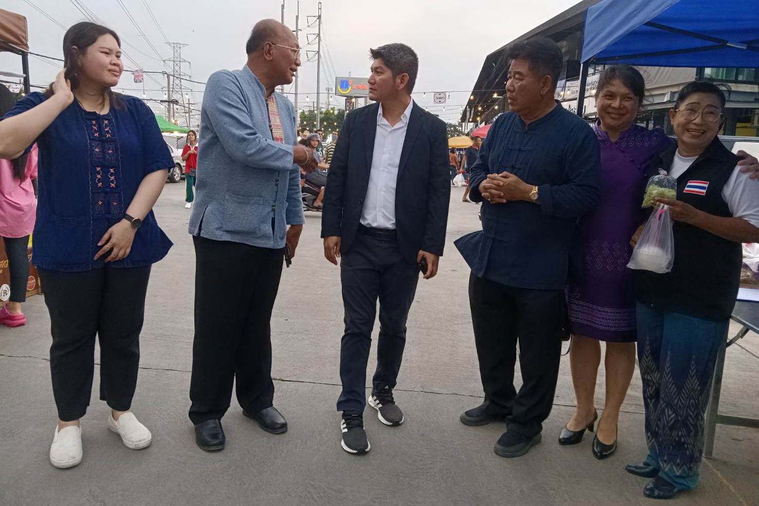 พช.ปทุมธานี “ขับเคลื่อนนโยบายสำคัญของกระทรวงมหาดไทย เพิ่มช่องทางตลาด และการจำหน่ายให้ผู้ประกอบการโอทอปจังหวัดปทุมธานี”