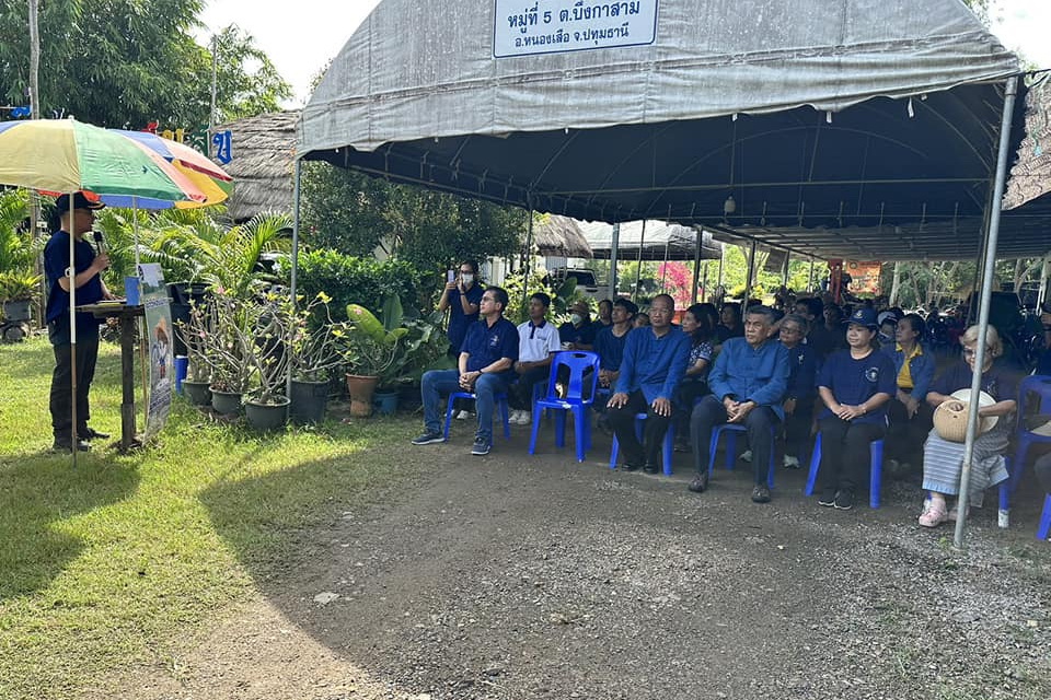 พช.ปทุมธานี “ประกาศเจตนารมณ์ ส่งเสริมอนุรักษ์ และฟื้นฟูทรัพยากรดิน เนื่องในโอกาส วันดินโลก ปี ๒๕๖๖ ภายใต้กิจกรรม “Soil and Water : a source of life” หรือ “ดินดี น้ำสมบูรณ์ เกื้อกูลชีวิต”