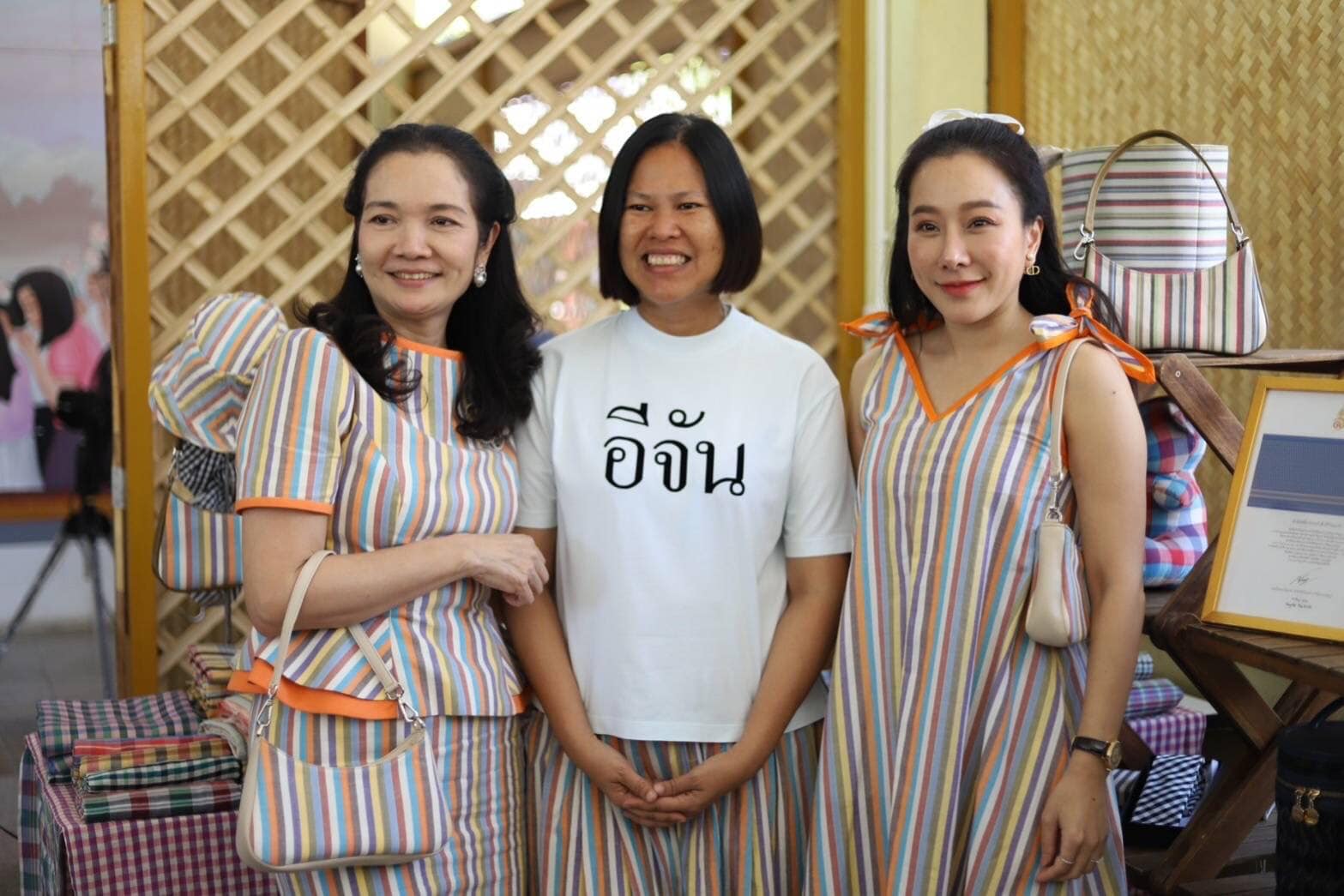 จังหวัดปทุมธานี “ประธานแม่บ้านมหาดไทยจังหวัดปทุมธานี ส่งเสริมและสนับสนุนการใช้และสวมใส่ผ้าไทย ชูอัตลักษณ์ผ้าท้องถิ่นปทุมธานี”