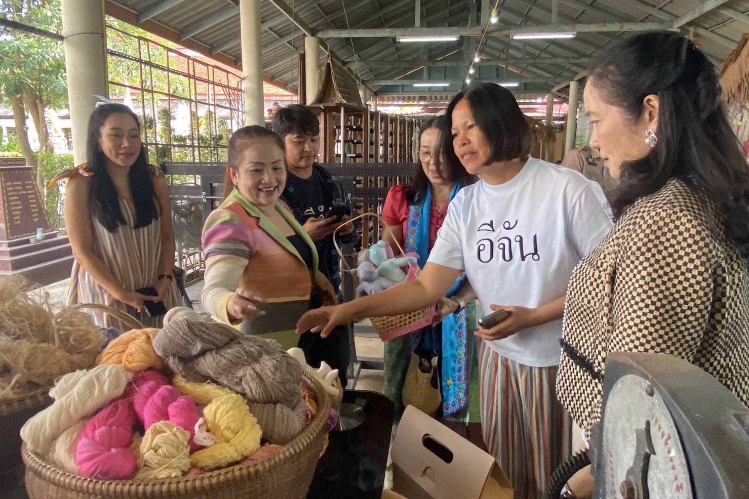 จังหวัดปทุมธานี “ประธานแม่บ้านมหาดไทยจังหวัดปทุมธานี ส่งเสริมและสนับสนุนการใช้และสวมใส่ผ้าไทย ชูอัตลักษณ์ผ้าท้องถิ่นปทุมธานี”