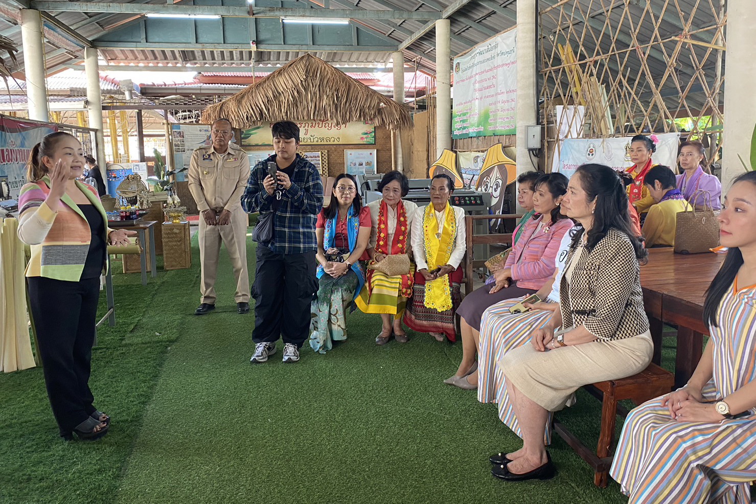 จังหวัดปทุมธานี “ประธานแม่บ้านมหาดไทยจังหวัดปทุมธานี ส่งเสริมและสนับสนุนการใช้และสวมใส่ผ้าไทย ชูอัตลักษณ์ผ้าท้องถิ่นปทุมธานี”