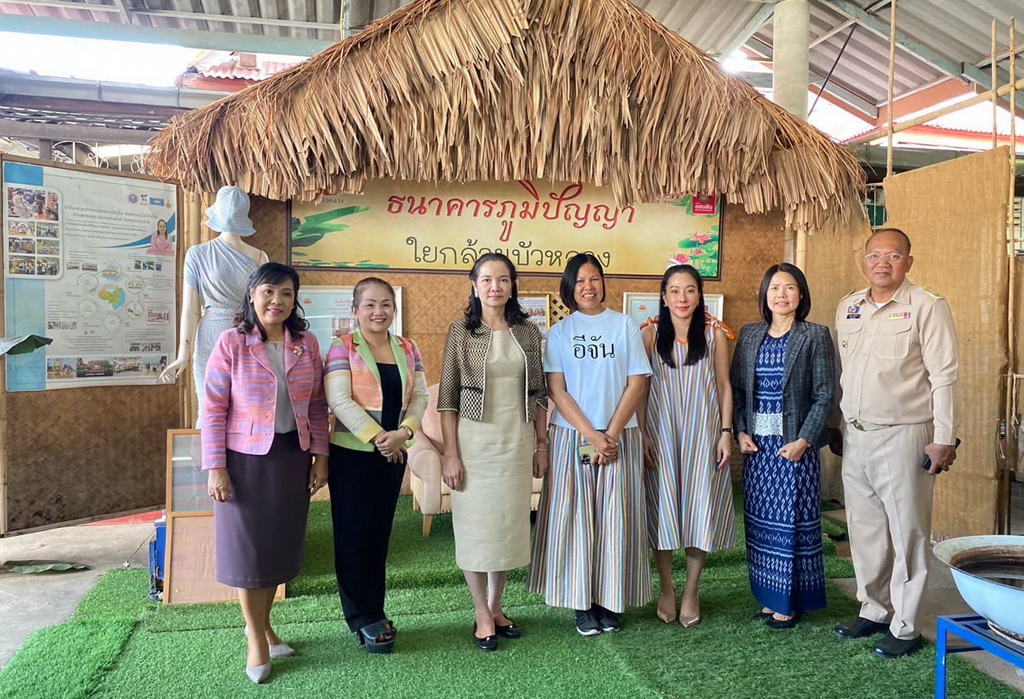 จังหวัดปทุมธานี “ประธานแม่บ้านมหาดไทยจังหวัดปทุมธานี ส่งเสริมและสนับสนุนการใช้และสวมใส่ผ้าไทย ชูอัตลักษณ์ผ้าท้องถิ่นปทุมธานี”