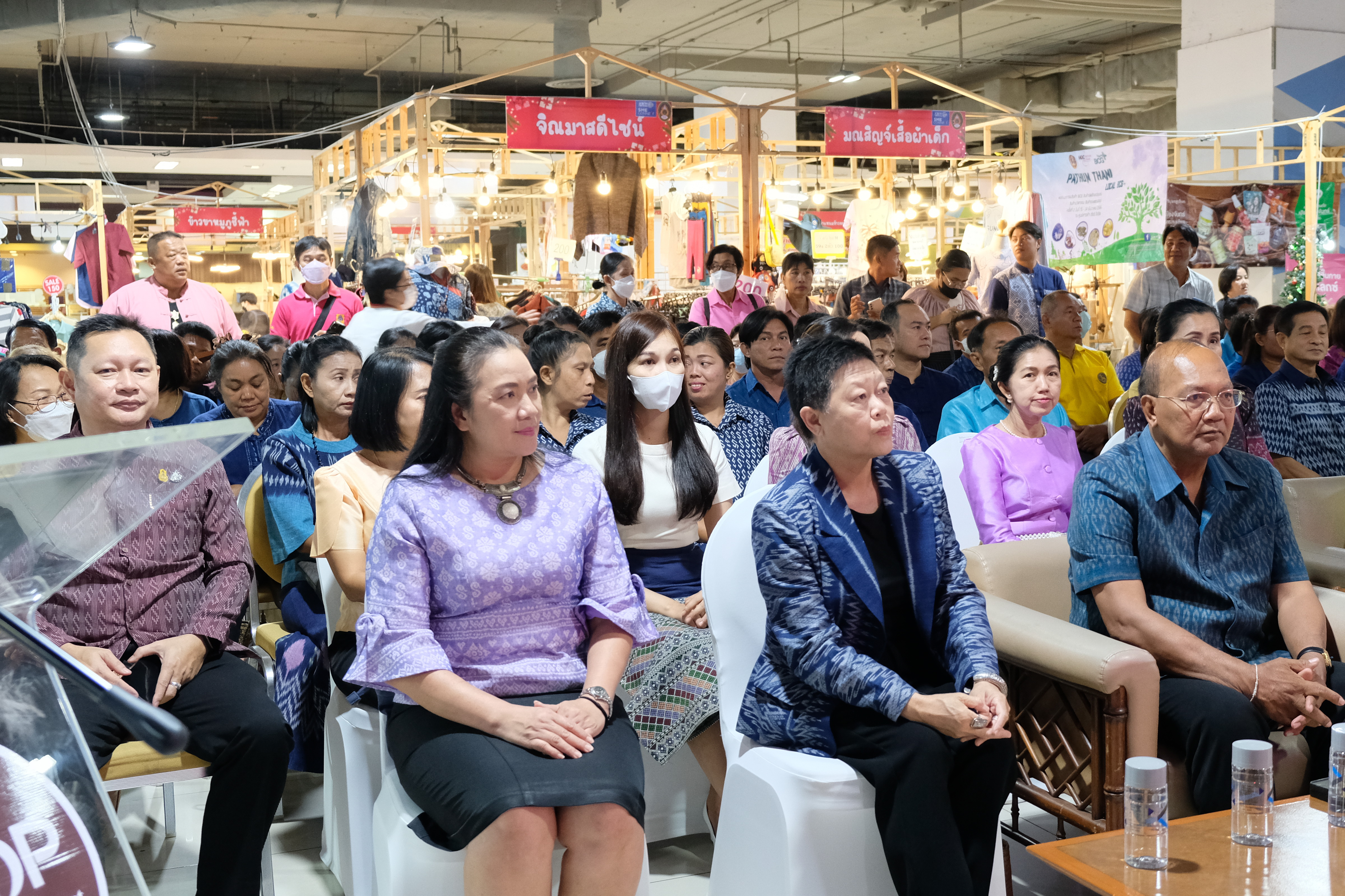 ผู้ว่าฯ ปทุมธานี “ขับเคลื่อนนโยบายสำคัญกระทรวงมหาดไทย ส่งเสริมเศรษฐกิจฐานราก ด้านการผลิต การตลาด และเพิ่มช่องทางการจำหน่าย ให้ผลิตภัณฑ์ชุมชน เปิดงาน “Gift for your lifestyle by OTOP เทศกาลของขวัญของฝากส่งท้ายปีเก่าต้อนรับปีใหม่ ๒๕๖๗”