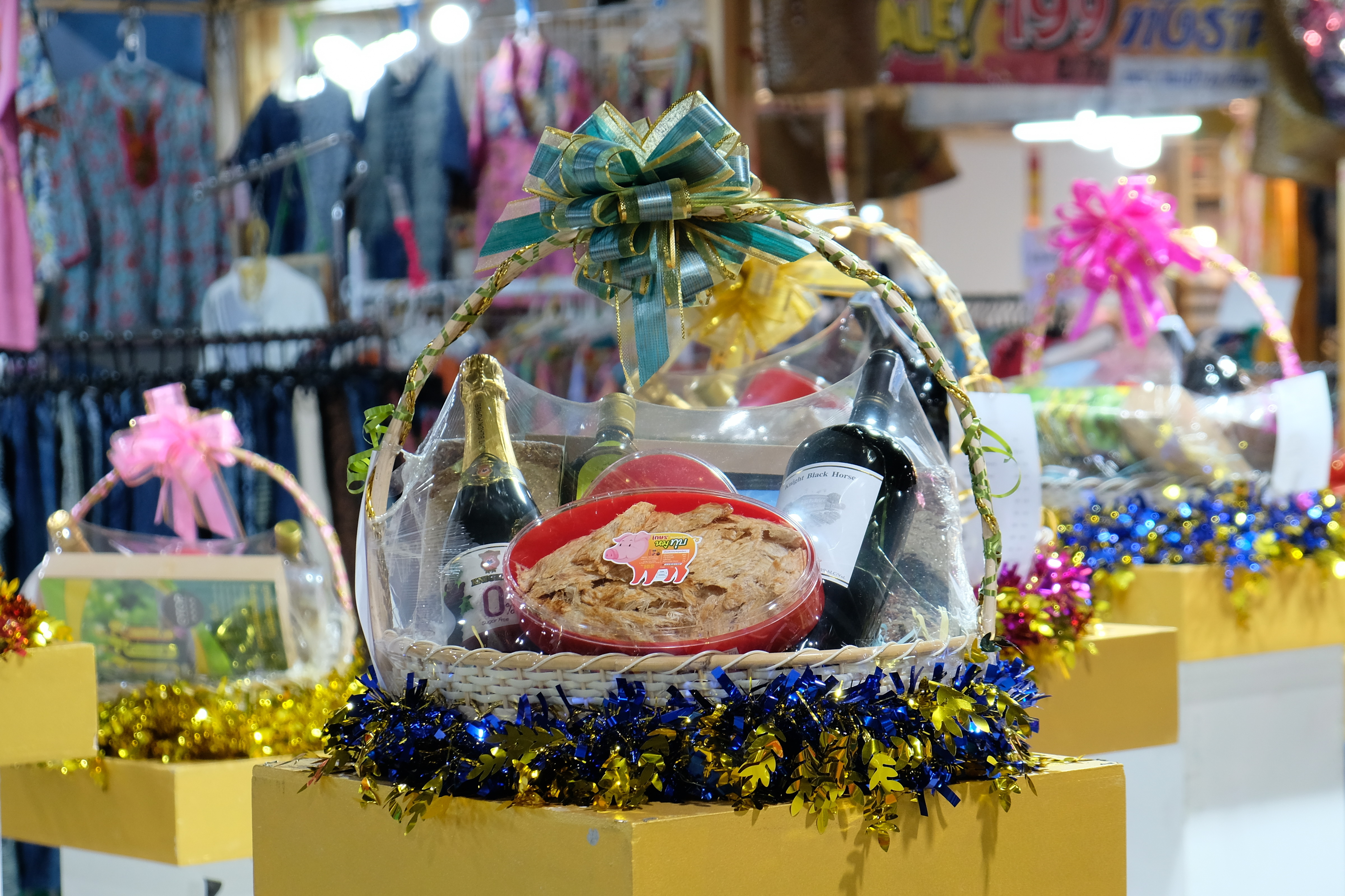 ผู้ว่าฯ ปทุมธานี “ขับเคลื่อนนโยบายสำคัญกระทรวงมหาดไทย ส่งเสริมเศรษฐกิจฐานราก ด้านการผลิต การตลาด และเพิ่มช่องทางการจำหน่าย ให้ผลิตภัณฑ์ชุมชน เปิดงาน “Gift for your lifestyle by OTOP เทศกาลของขวัญของฝากส่งท้ายปีเก่าต้อนรับปีใหม่ ๒๕๖๗”