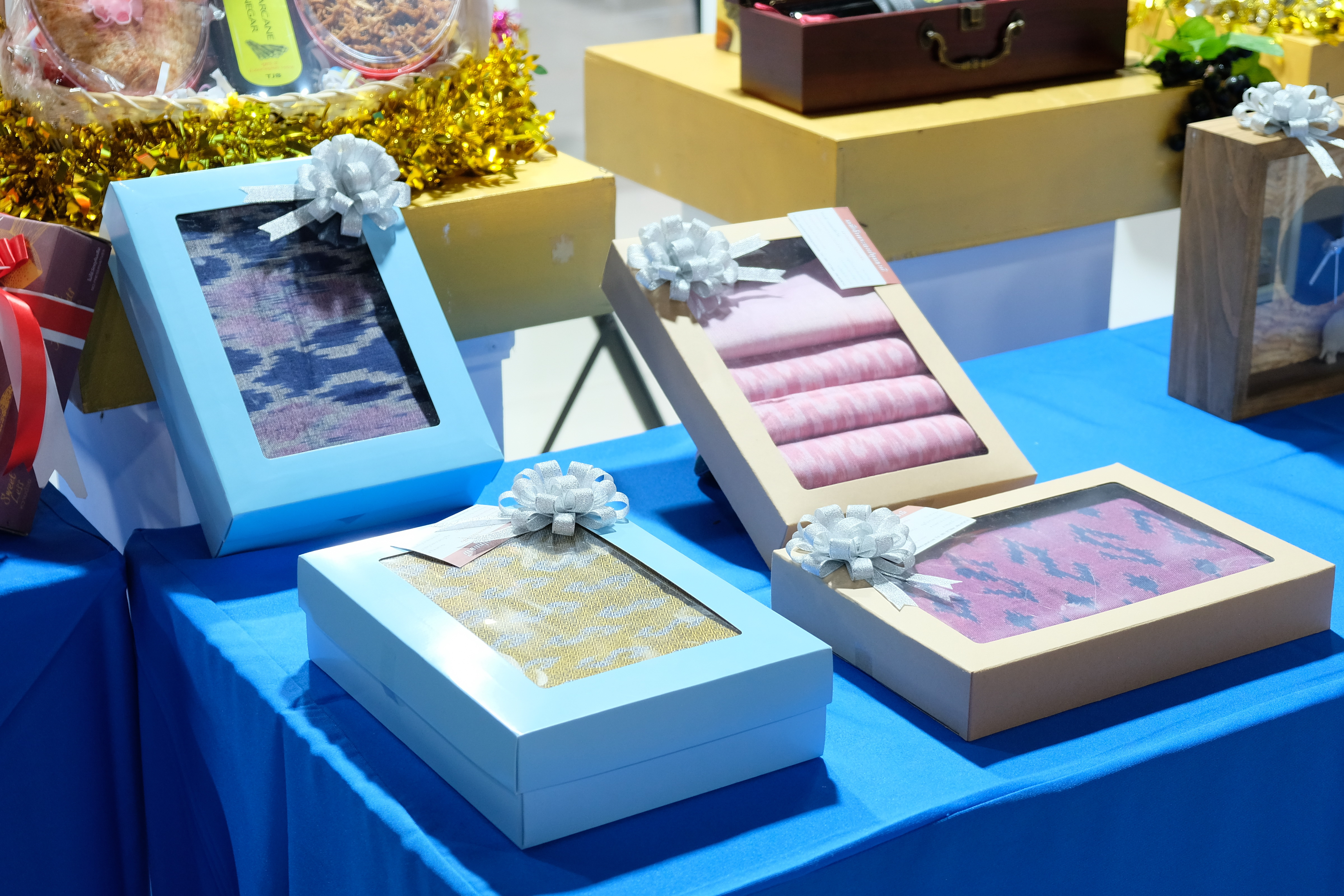 ผู้ว่าฯ ปทุมธานี “ขับเคลื่อนนโยบายสำคัญกระทรวงมหาดไทย ส่งเสริมเศรษฐกิจฐานราก ด้านการผลิต การตลาด และเพิ่มช่องทางการจำหน่าย ให้ผลิตภัณฑ์ชุมชน เปิดงาน “Gift for your lifestyle by OTOP เทศกาลของขวัญของฝากส่งท้ายปีเก่าต้อนรับปีใหม่ ๒๕๖๗”