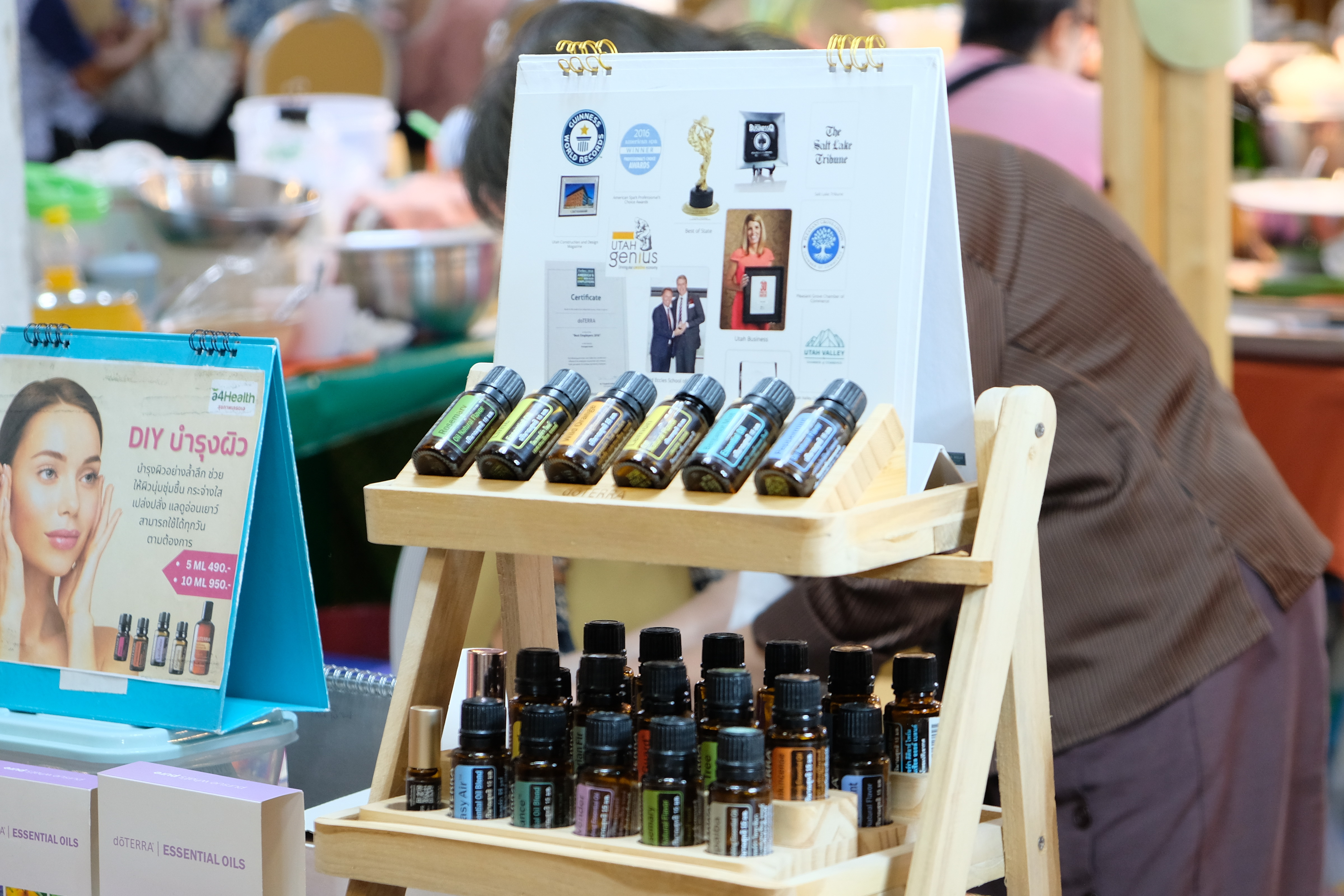 ผู้ว่าฯ ปทุมธานี “ขับเคลื่อนนโยบายสำคัญกระทรวงมหาดไทย ส่งเสริมเศรษฐกิจฐานราก ด้านการผลิต การตลาด และเพิ่มช่องทางการจำหน่าย ให้ผลิตภัณฑ์ชุมชน เปิดงาน “Gift for your lifestyle by OTOP เทศกาลของขวัญของฝากส่งท้ายปีเก่าต้อนรับปีใหม่ ๒๕๖๗”