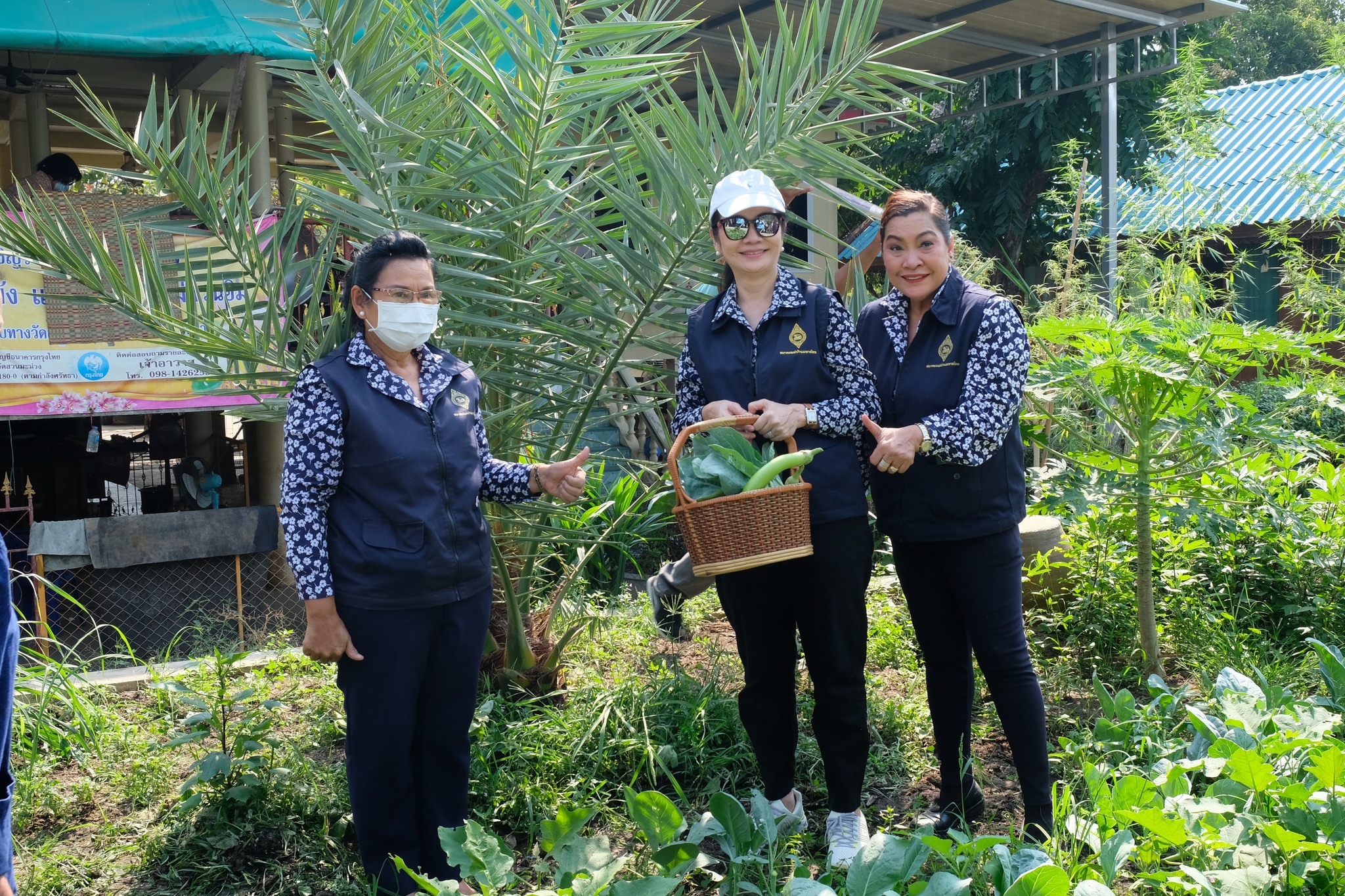 ประธานแม่บ้านมหาดไทยปทุมธานี สร้างความมั่นคงทางอาหารอย่างต่อเนื่อง ภายใต้แนวคิด “ผู้นำต้องทำก่อน” ใช้พลัง “บวร” พัฒนาโรงเรียนและศาสนสถานเป็นต้นแบบแหล่งเรียนรู้ในการปลูกผักสวนครัว