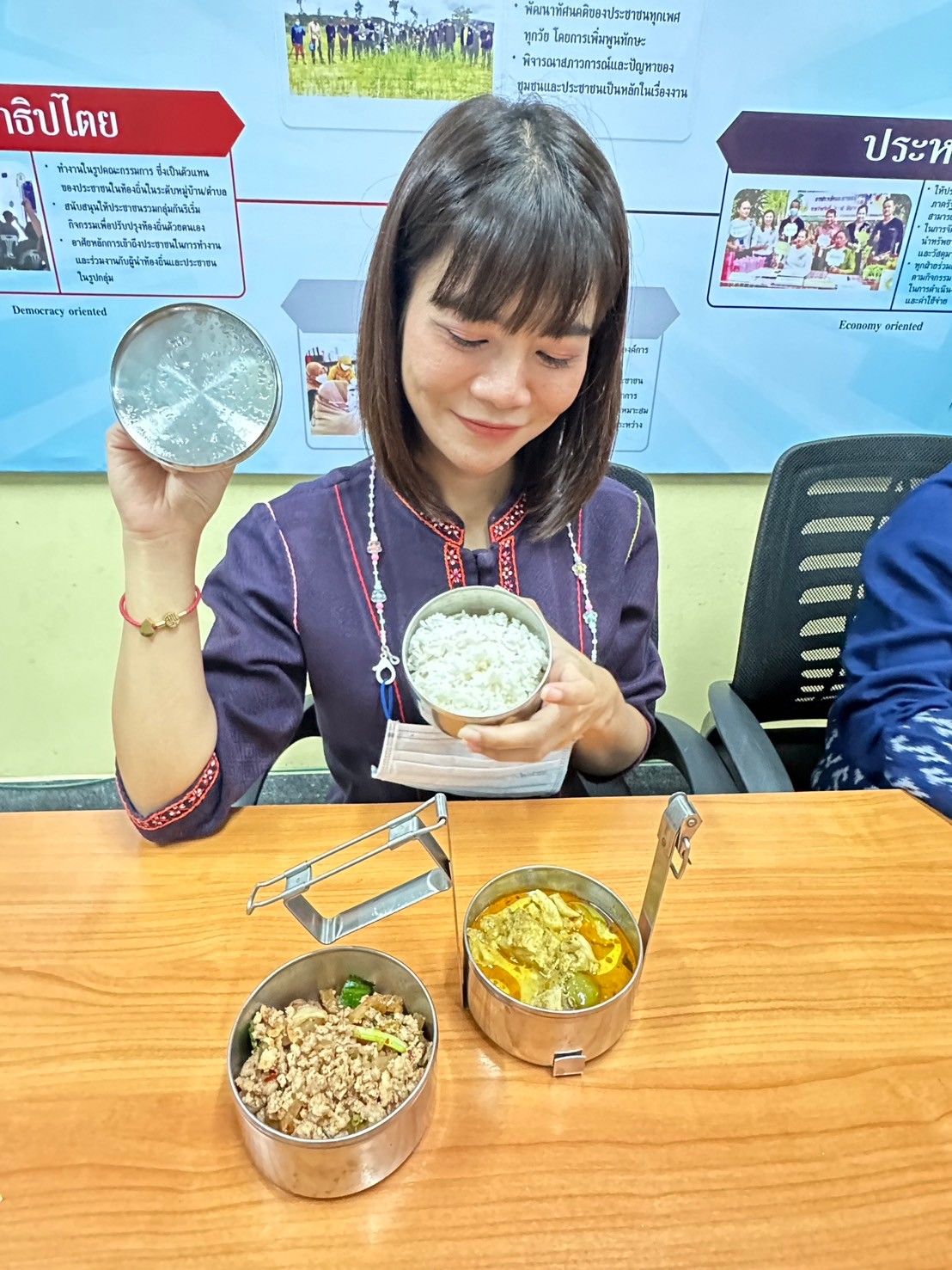 พช.ปทุมธานี “ประกาศเจตนารมณ์ SAY No Foam นุ่งผ้าไทย ลดการใช้พลาสติก”