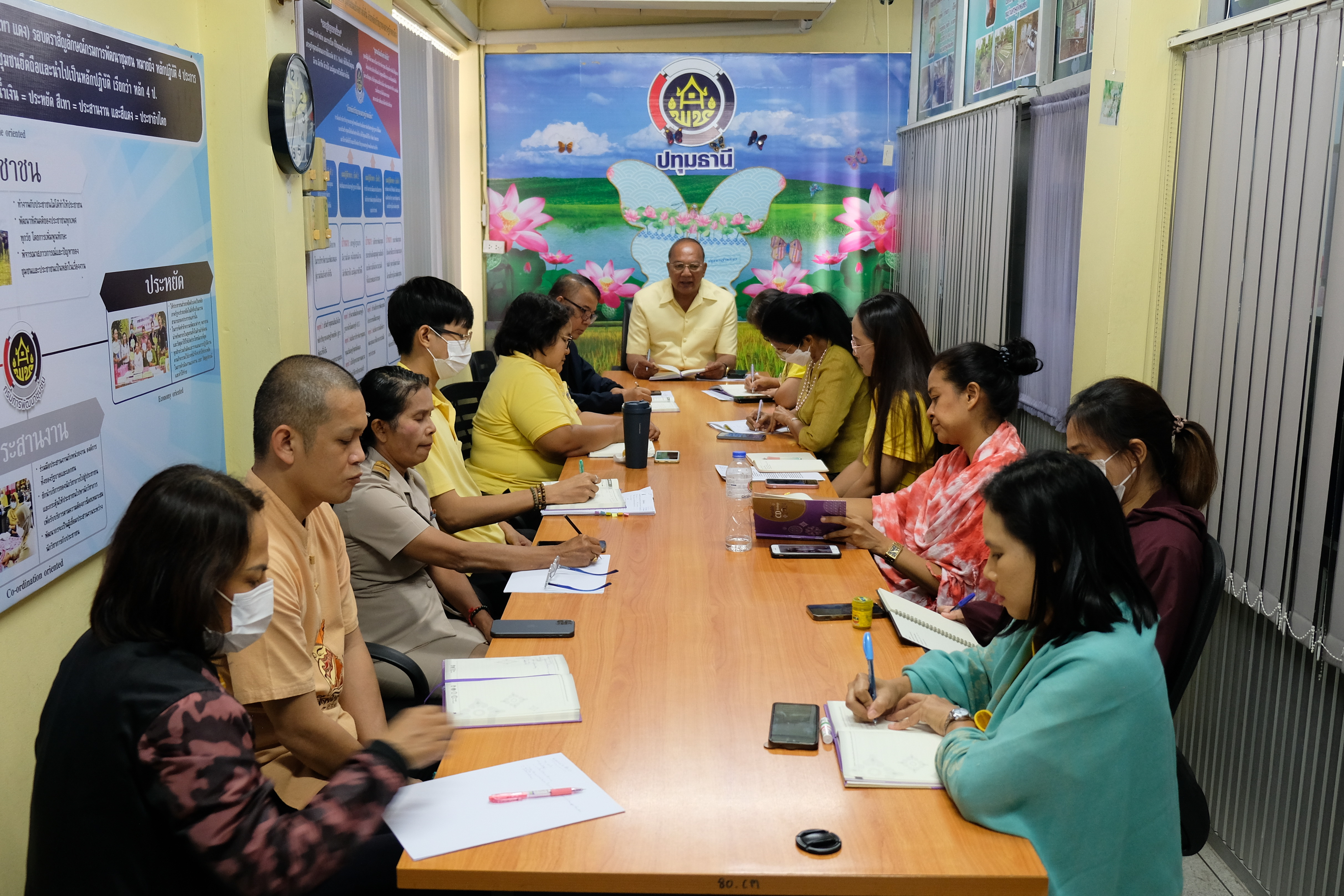 พช.ปทุมธานี “ประชุมผู้อำนวยการกลุ่มงาน และนักวิชาการจังหวัด เน้นย้ำ การกำกับ ติดตามงานตามคำสั่งนักวิชาการพัฒนาชุมชนผู้ประสานอำเภอ พร้อมติดตามการดำเนินงานภาระกิจสำคัญกรมฯ ๑๐+๑”