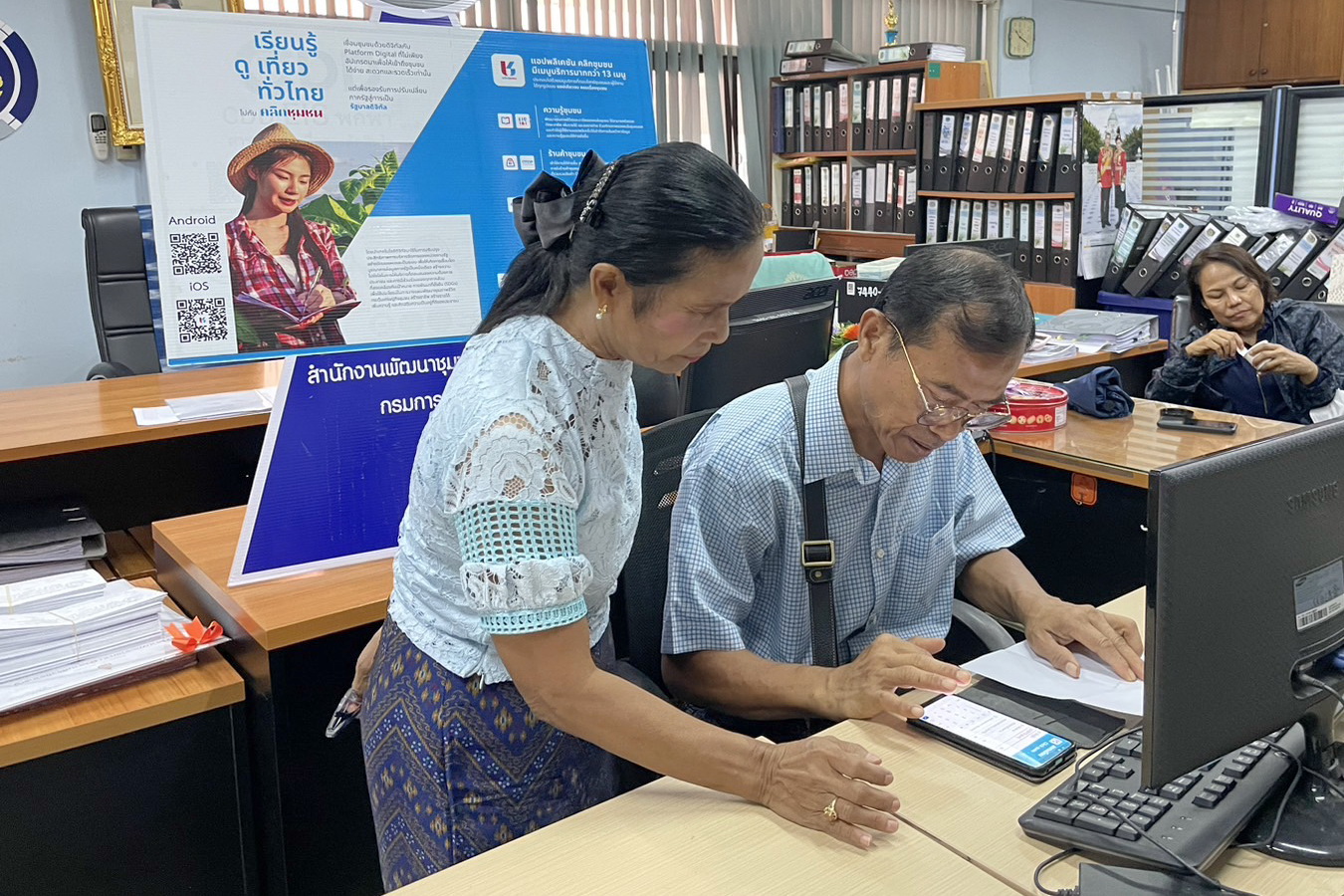 พช.ปทุมธานี “ส่งเสริมการใช้ประโยชน์แพลตฟอร์มบริการดิจิทัล Click ชุมชน สนับสนุนผู้ประกอบการ OTOP สมัครร้านค้าใน Shop ชุมชน