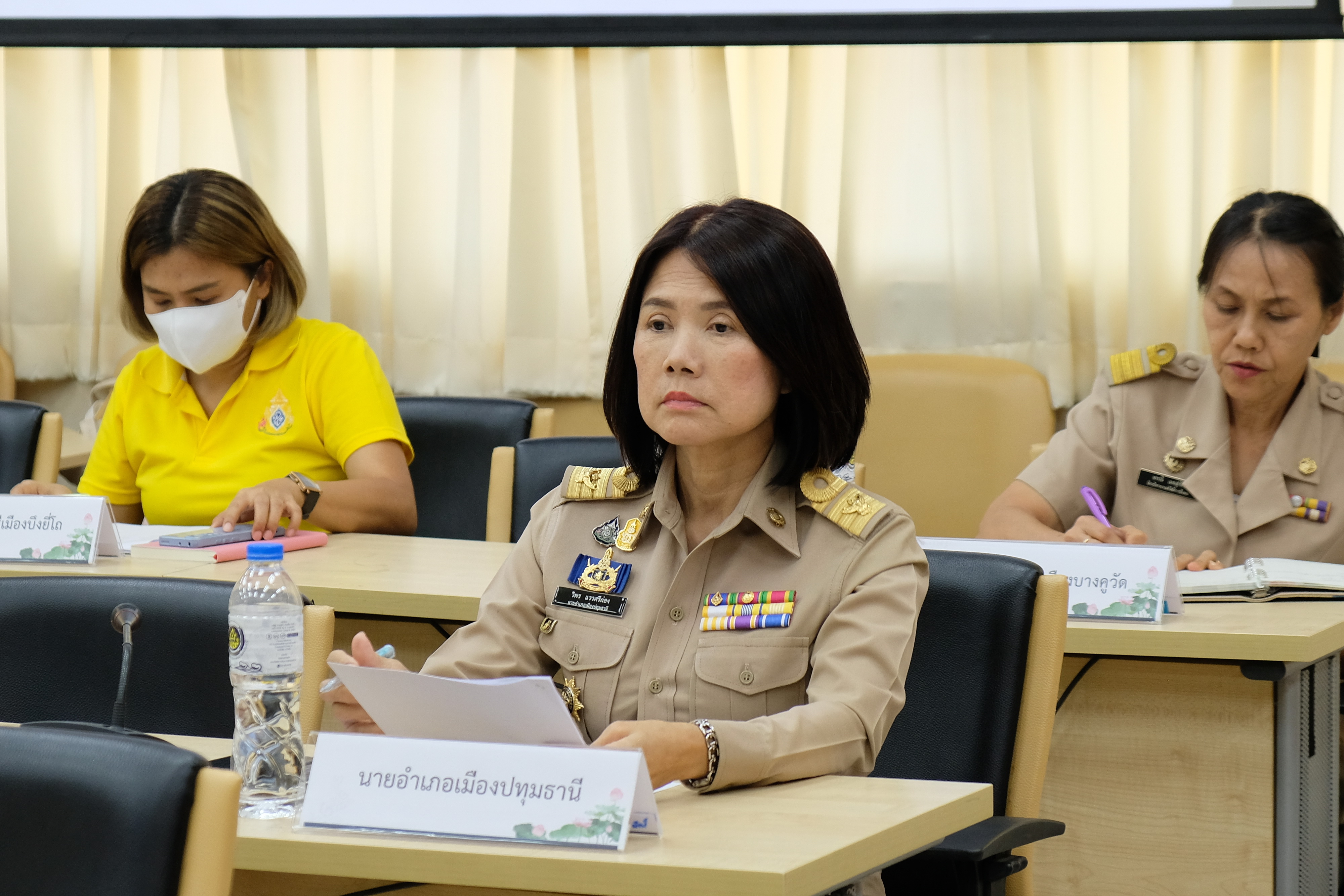 จังหวัดปทุมธานี “จัดประชุมคณะทำงานขับเคลื่อนงานป้องกันและแก้ไขปัญหายาเสพติด โดยกองทุนแม่ของแผ่นดิน จังหวัดปทุมธานี”