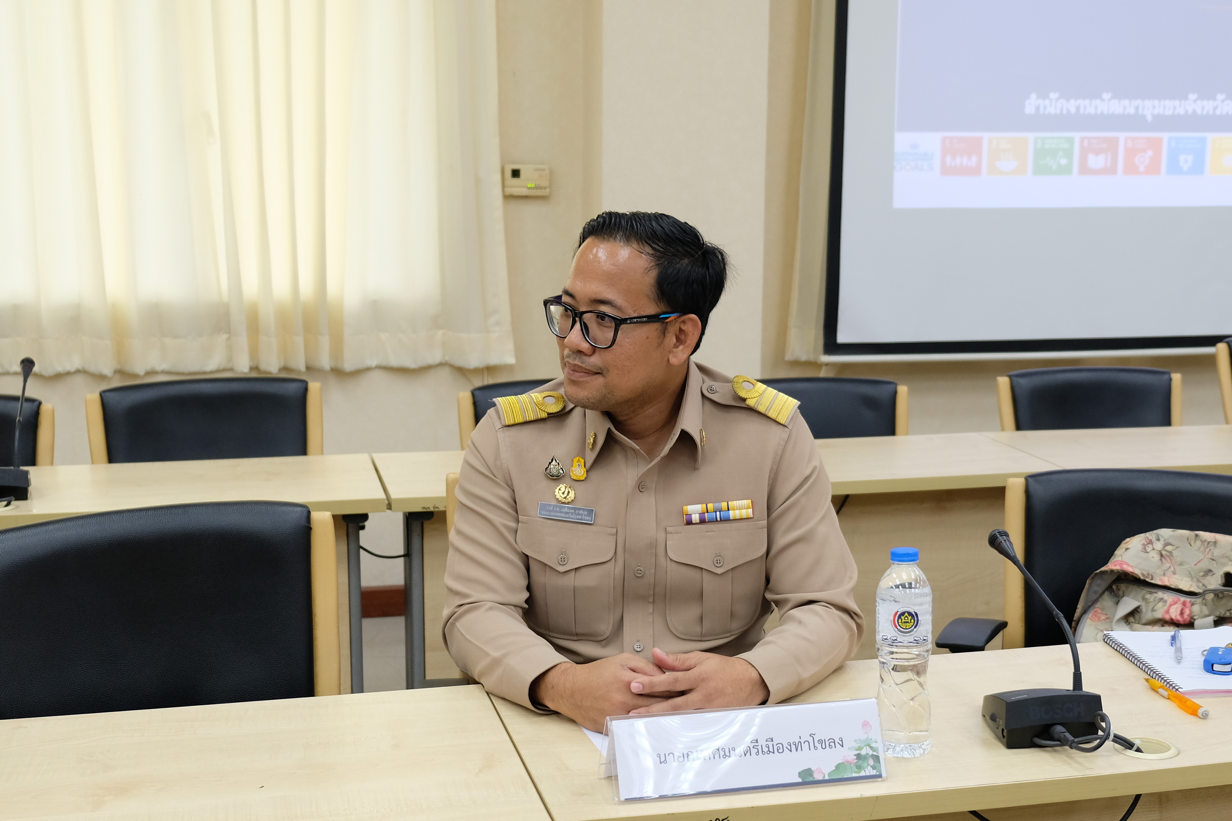 จังหวัดปทุมธานี “จัดประชุมคณะทำงานขับเคลื่อนงานป้องกันและแก้ไขปัญหายาเสพติด โดยกองทุนแม่ของแผ่นดิน จังหวัดปทุมธานี”