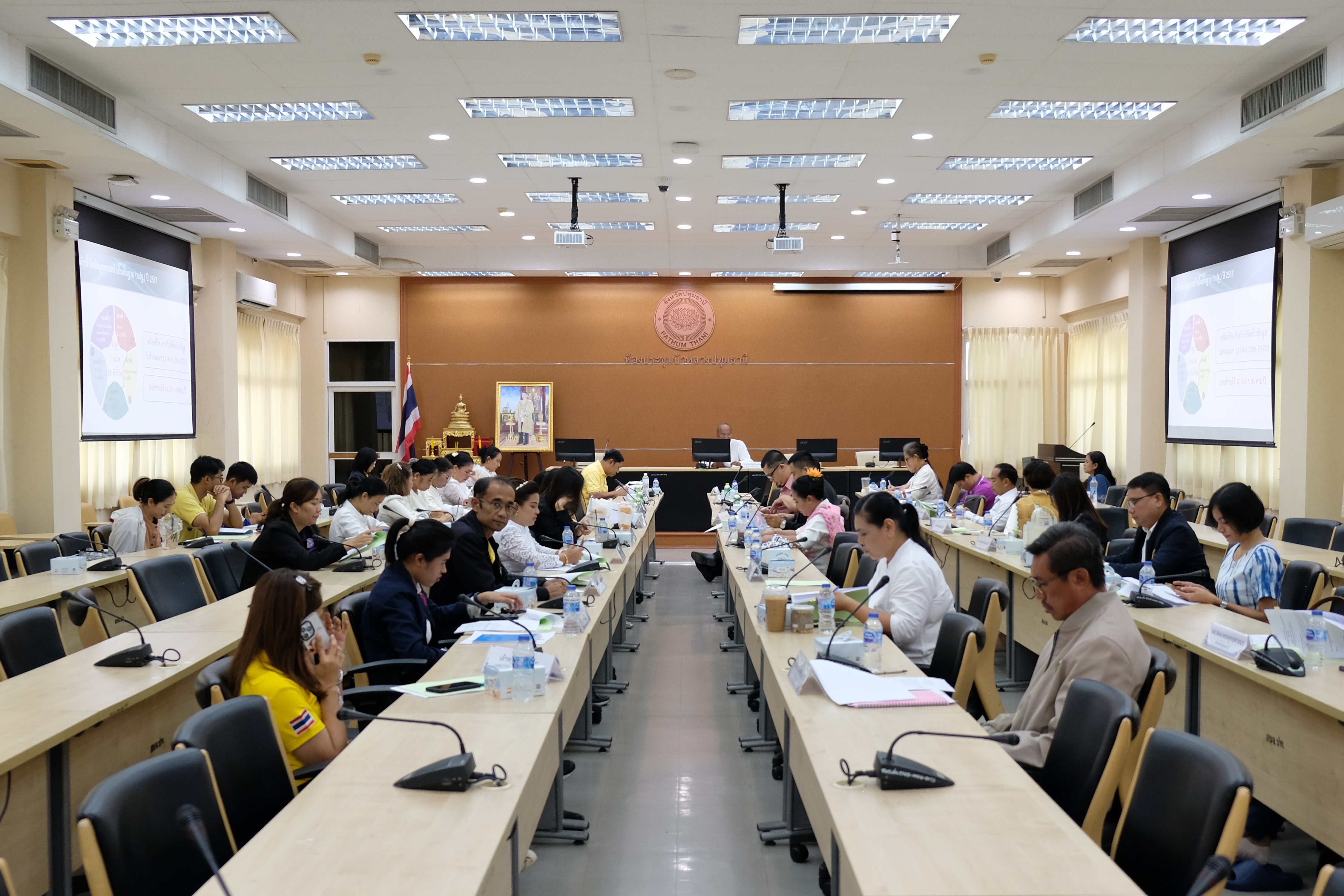 พช.ปทุมธานี “นำเสนอผลการจัดเก็บข้อมูลความจำเป็นพื้นฐาน (จปฐ.) ระดับจังหวัด ประจำปี ๒๕๖๗”