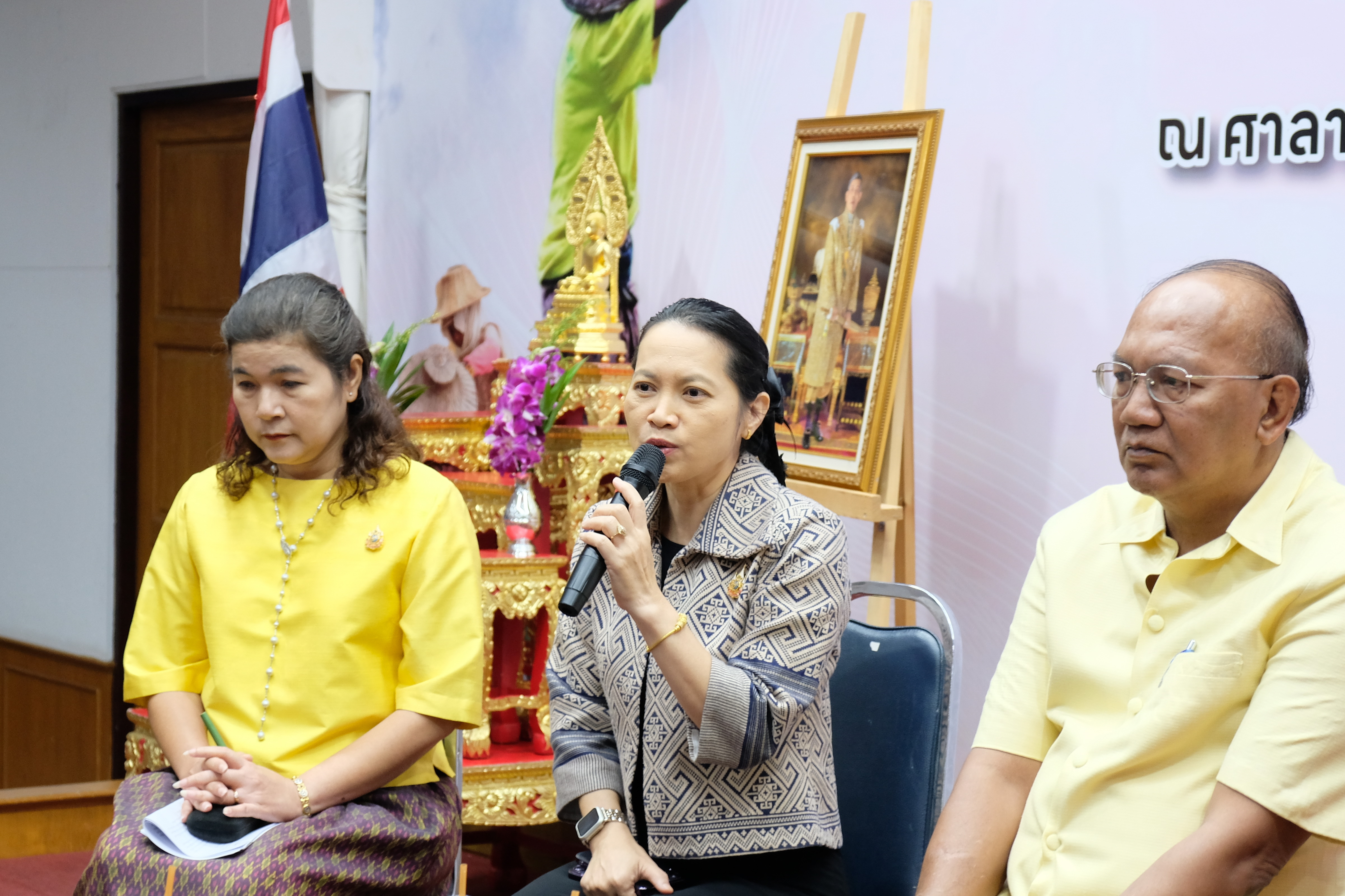 จังหวัดปทุมธานี “จัดมหกรรมความสำเร็จการขจัดความยากจนและพัฒนาคนทุกช่วงวัยอย่างยั่งยืนตามหลักปรัชญาของเศรษฐกิจพอเพียง”