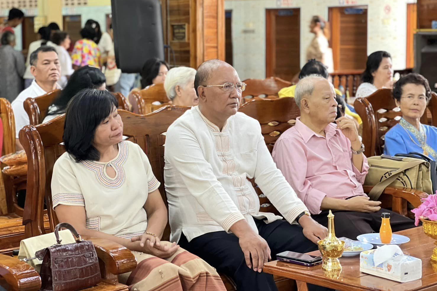 พช.ปทุมธานี “ร่วมทอดผ้ากฐินสามัคคี วัดสวนมะม่วง”